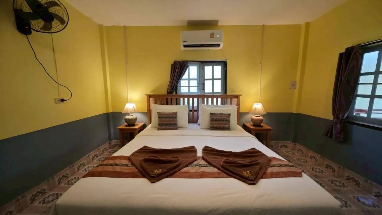 Bed in Dong Talay Lipe Beach Resort