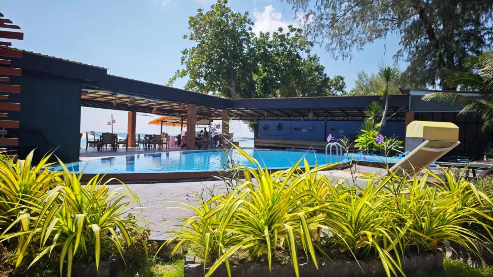 Dong Talay Lipe Beach Resort