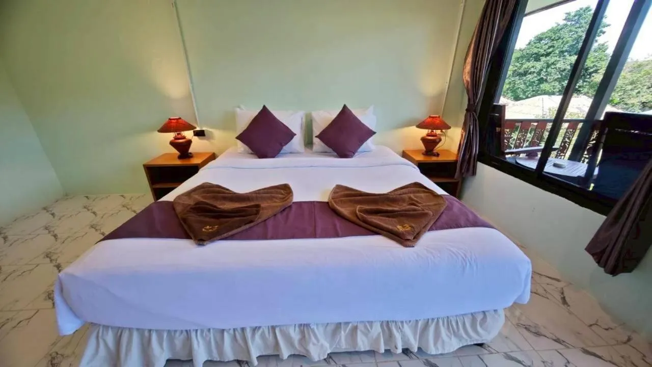 Bed in Dong Talay Lipe Beach Resort