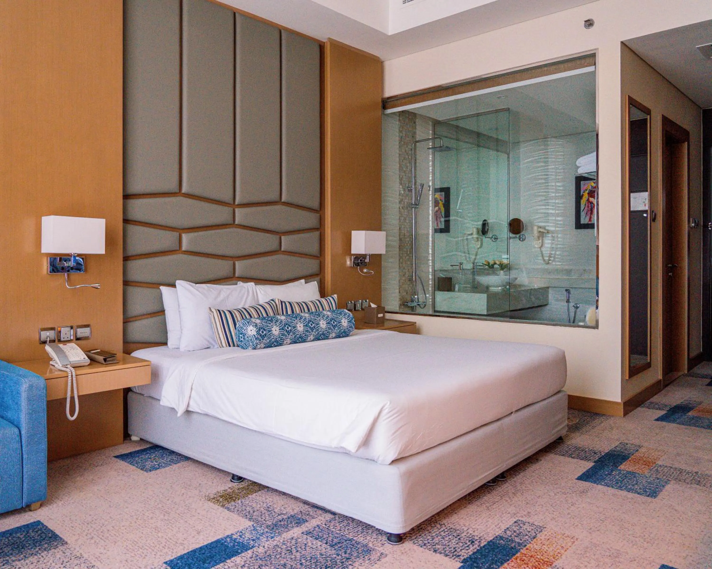 Bed in Canal Central Hotel Business Bay