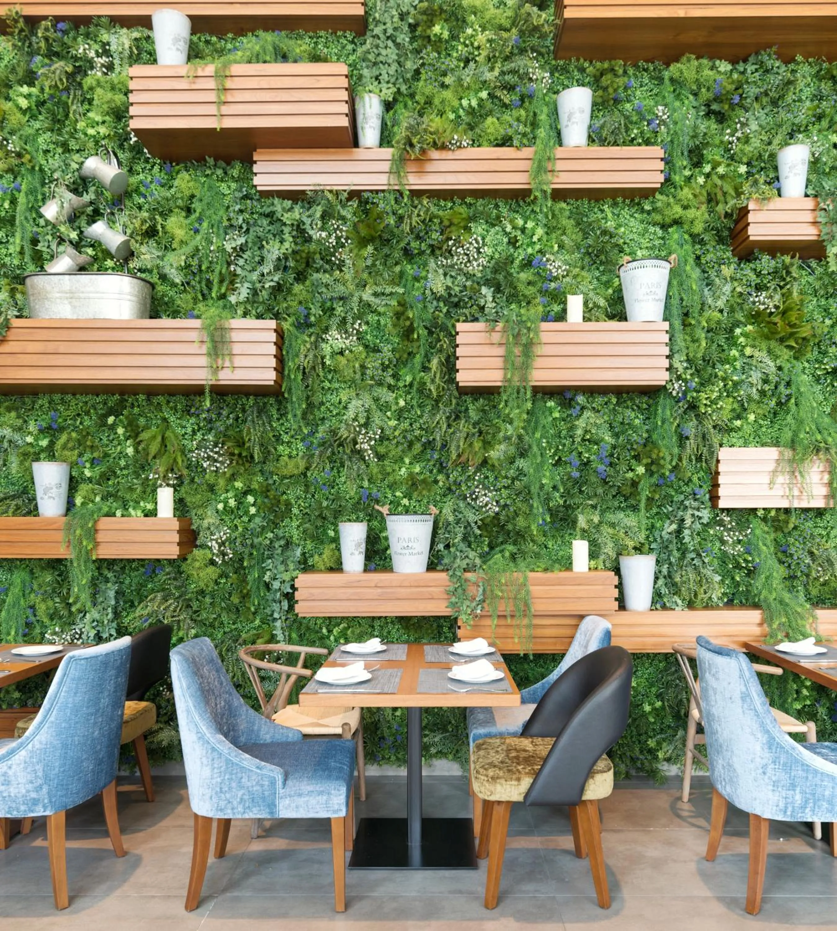 Restaurant/places to eat in Canal Central Hotel Business Bay