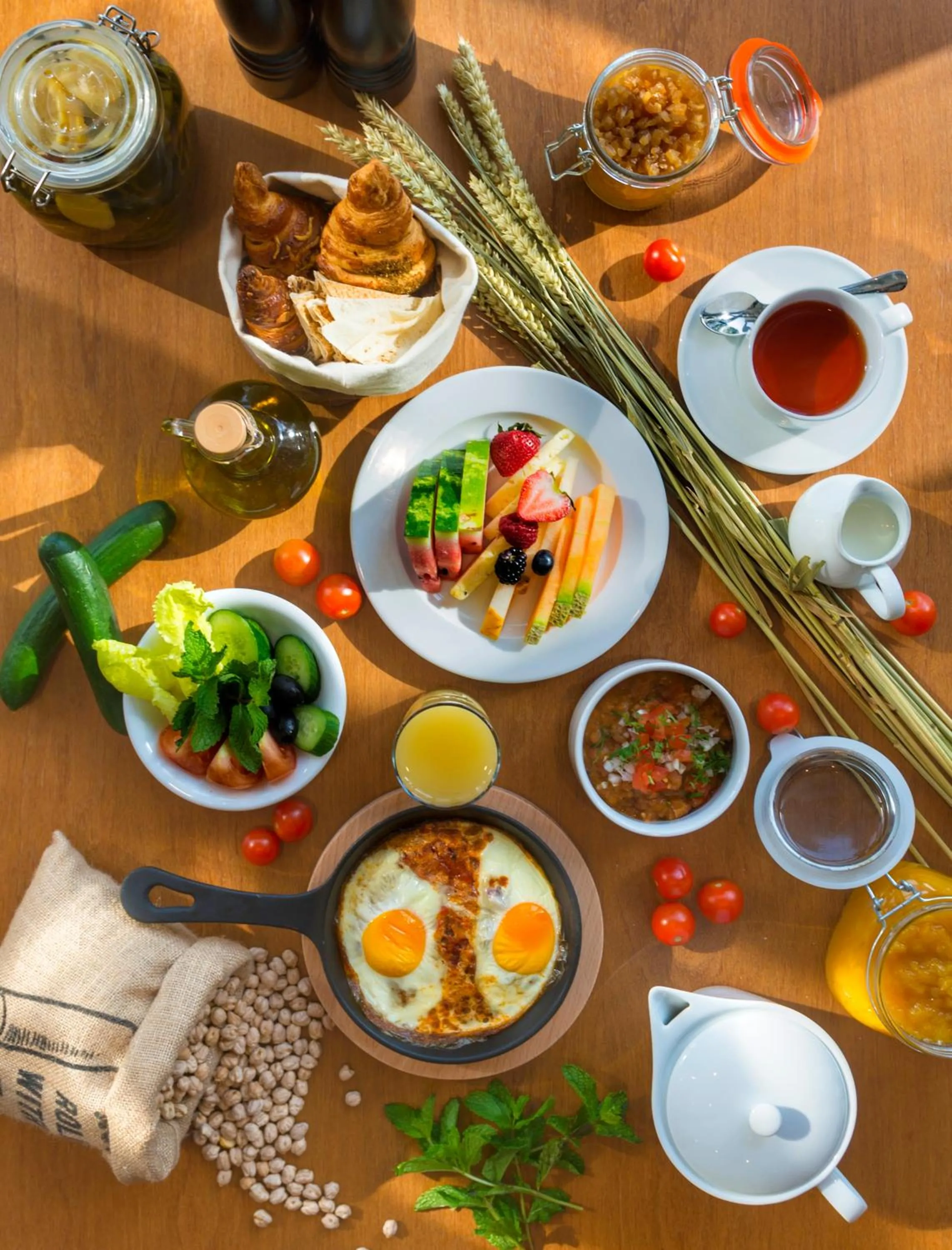 Restaurant/places to eat in Canal Central Hotel Business Bay