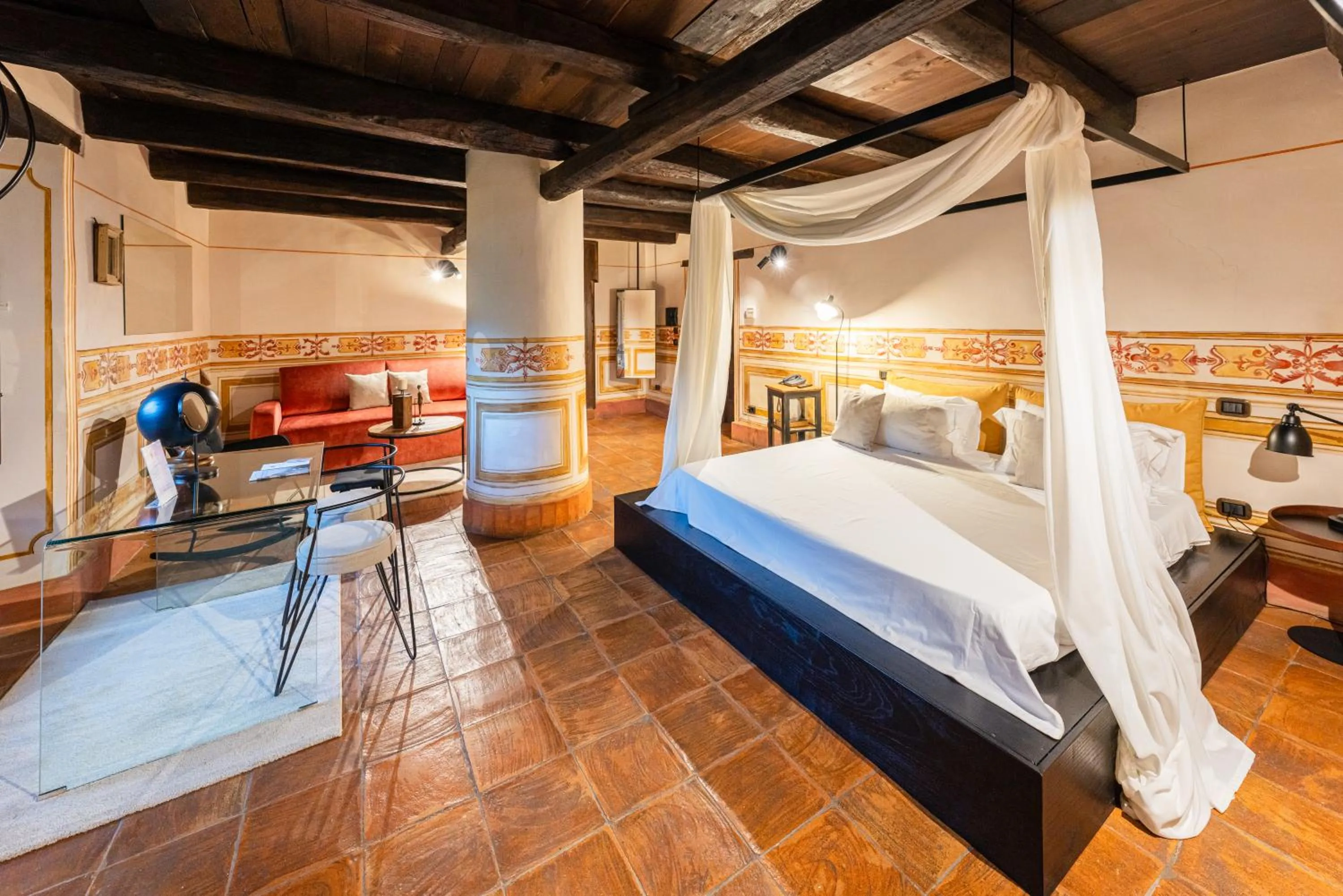 Photo of the whole room, Bed in Castello di Limatola