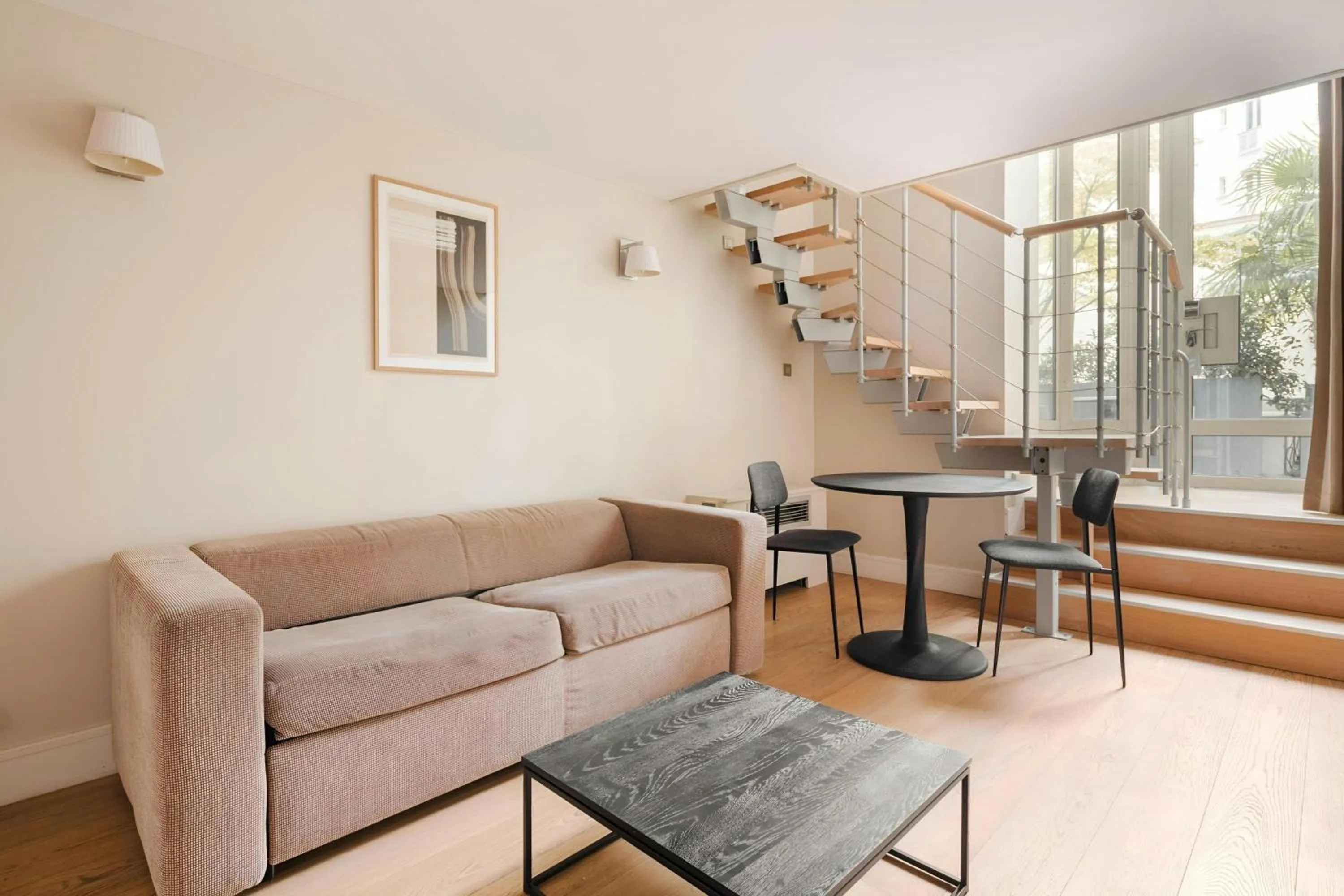 Living room in L'Edmond Hotel Parc Monceau, Sonder by Marriott Bonvoy