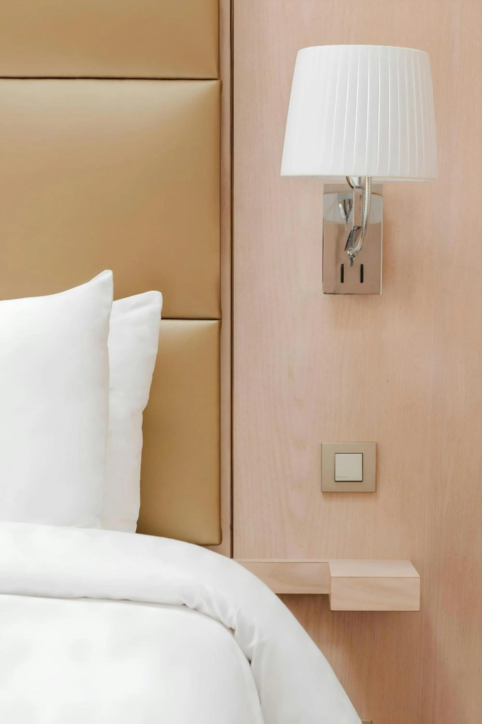 Bedroom, Bed in L'Edmond Hotel Parc Monceau, Sonder by Marriott Bonvoy