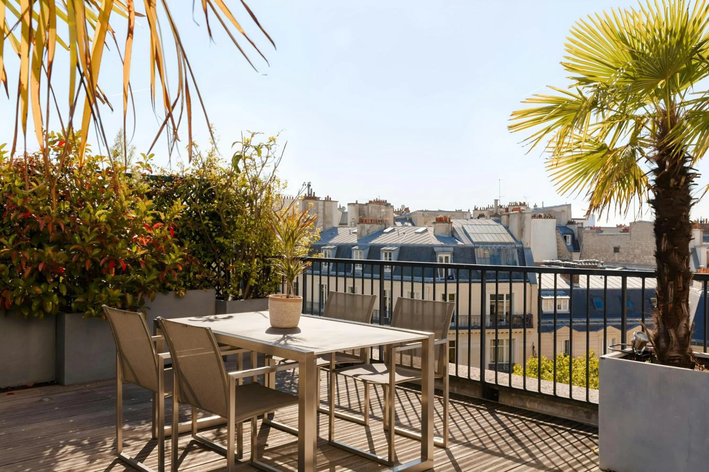 Photo of the whole room in L'Edmond Hotel Parc Monceau, Sonder by Marriott Bonvoy