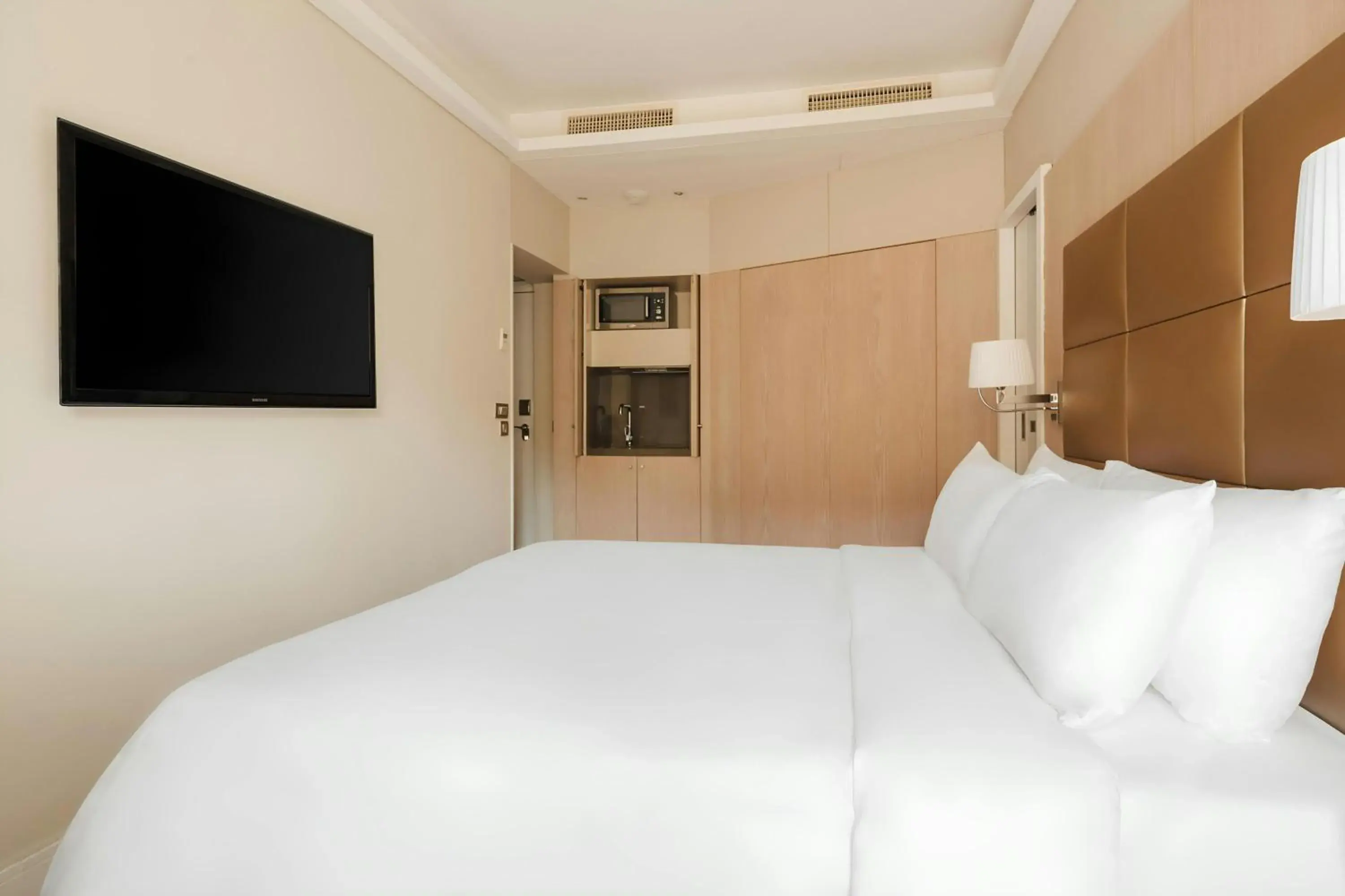 Queen Room in L'Edmond Hotel Parc Monceau Queen Room in L'Edmond Hotel Parc Monceau