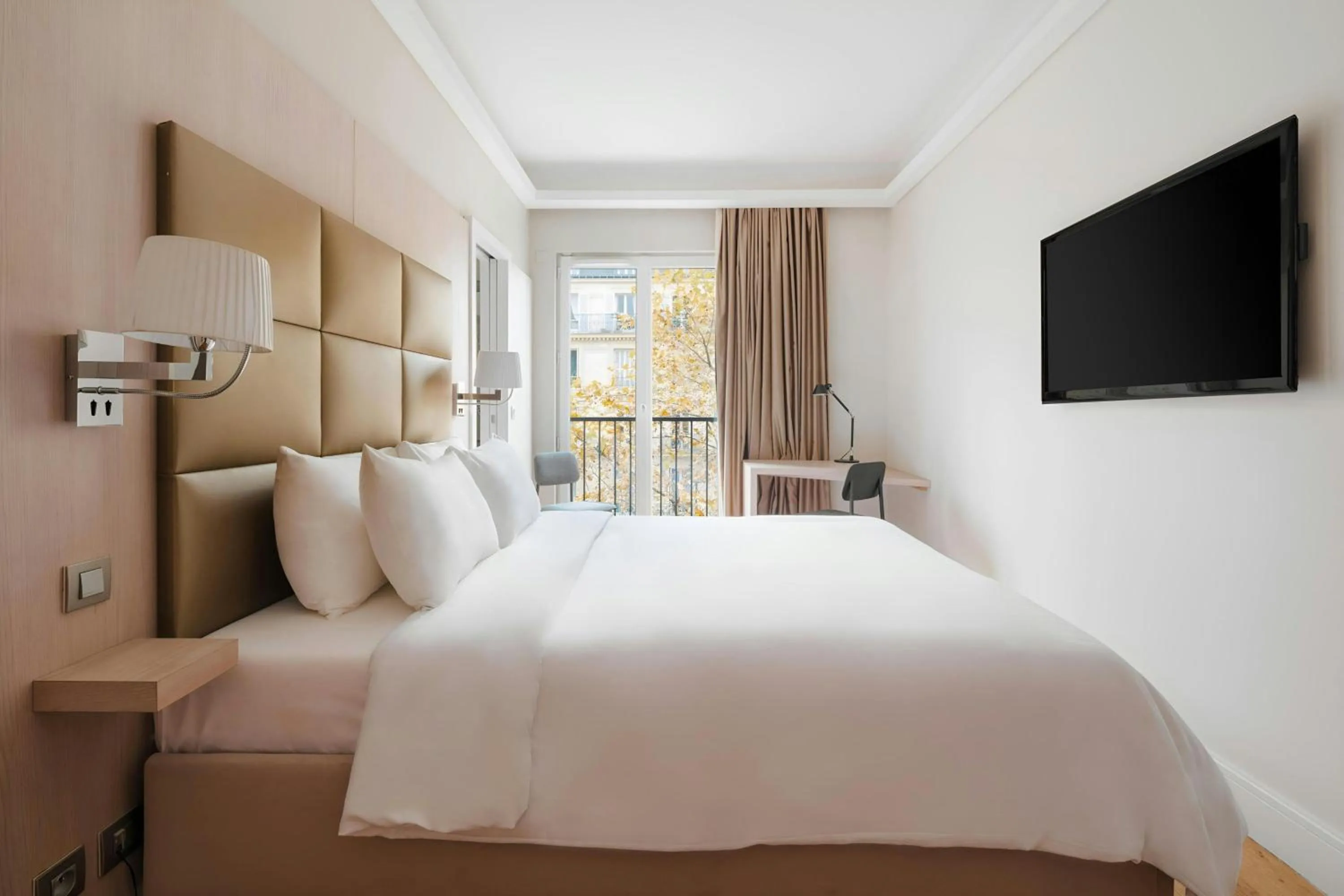 Bedroom, Bed in L'Edmond Hotel Parc Monceau, Sonder by Marriott Bonvoy