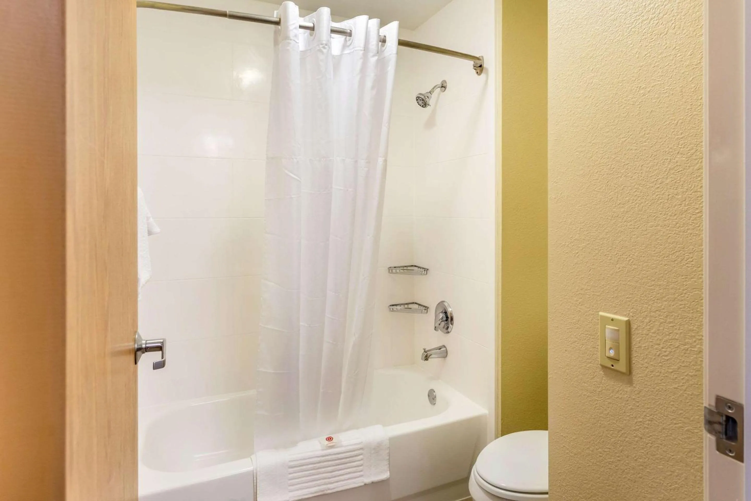 Bathroom in Comfort Inn DeKalb - University Area