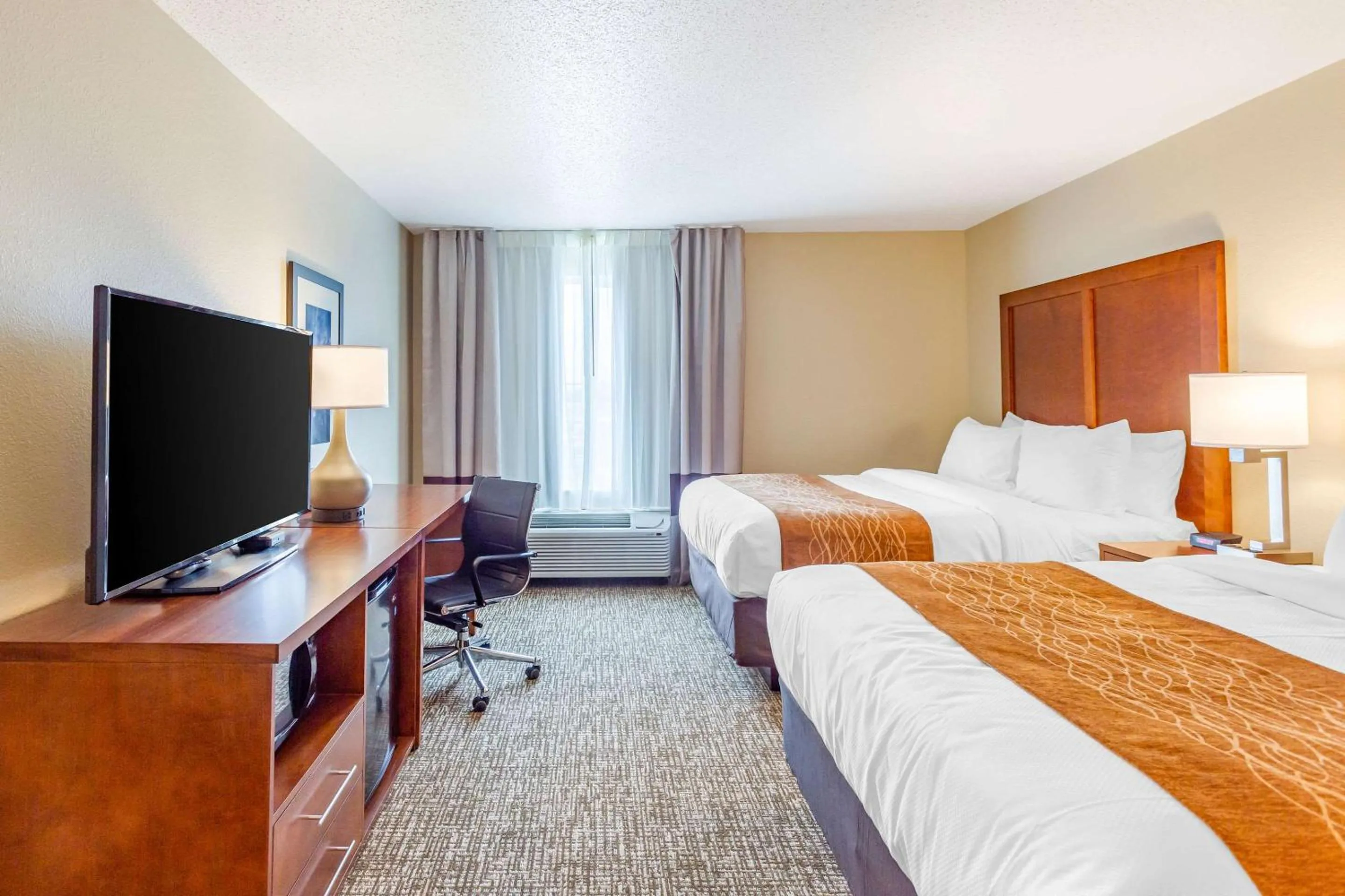 Photo of the whole room, Bed in Comfort Inn DeKalb - University Area