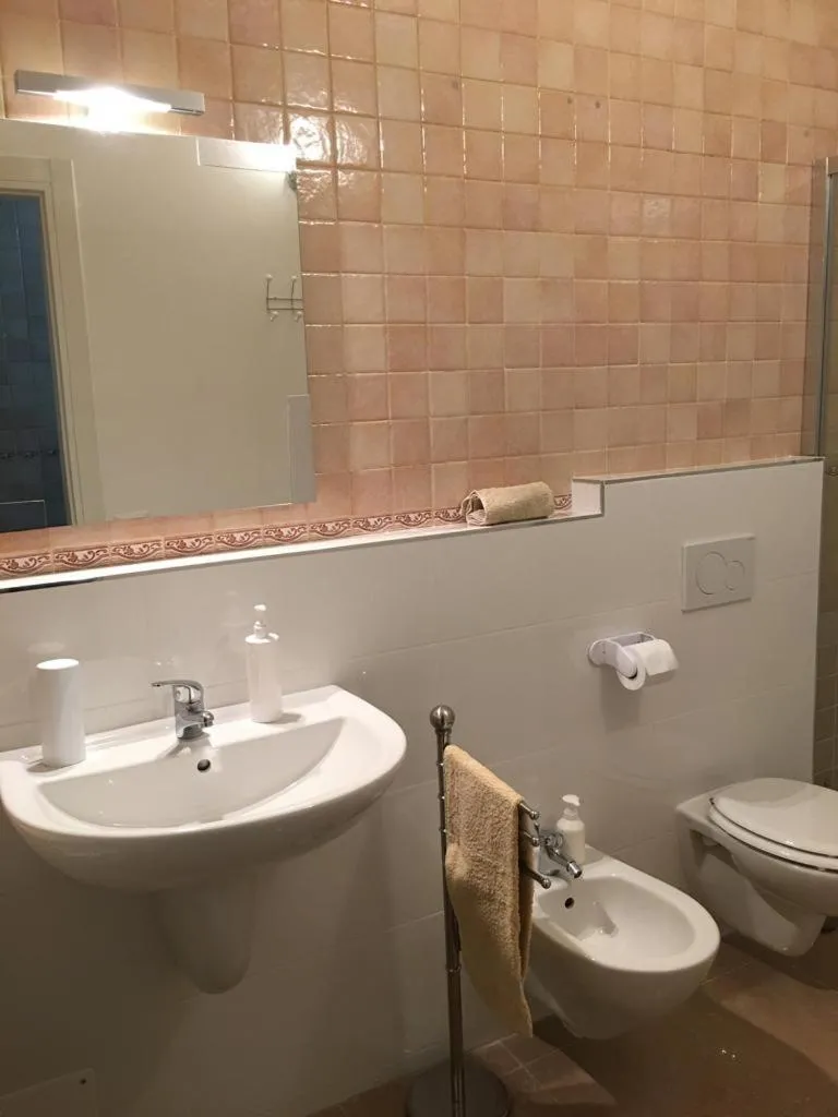 Toilet in La tua casa a Matera