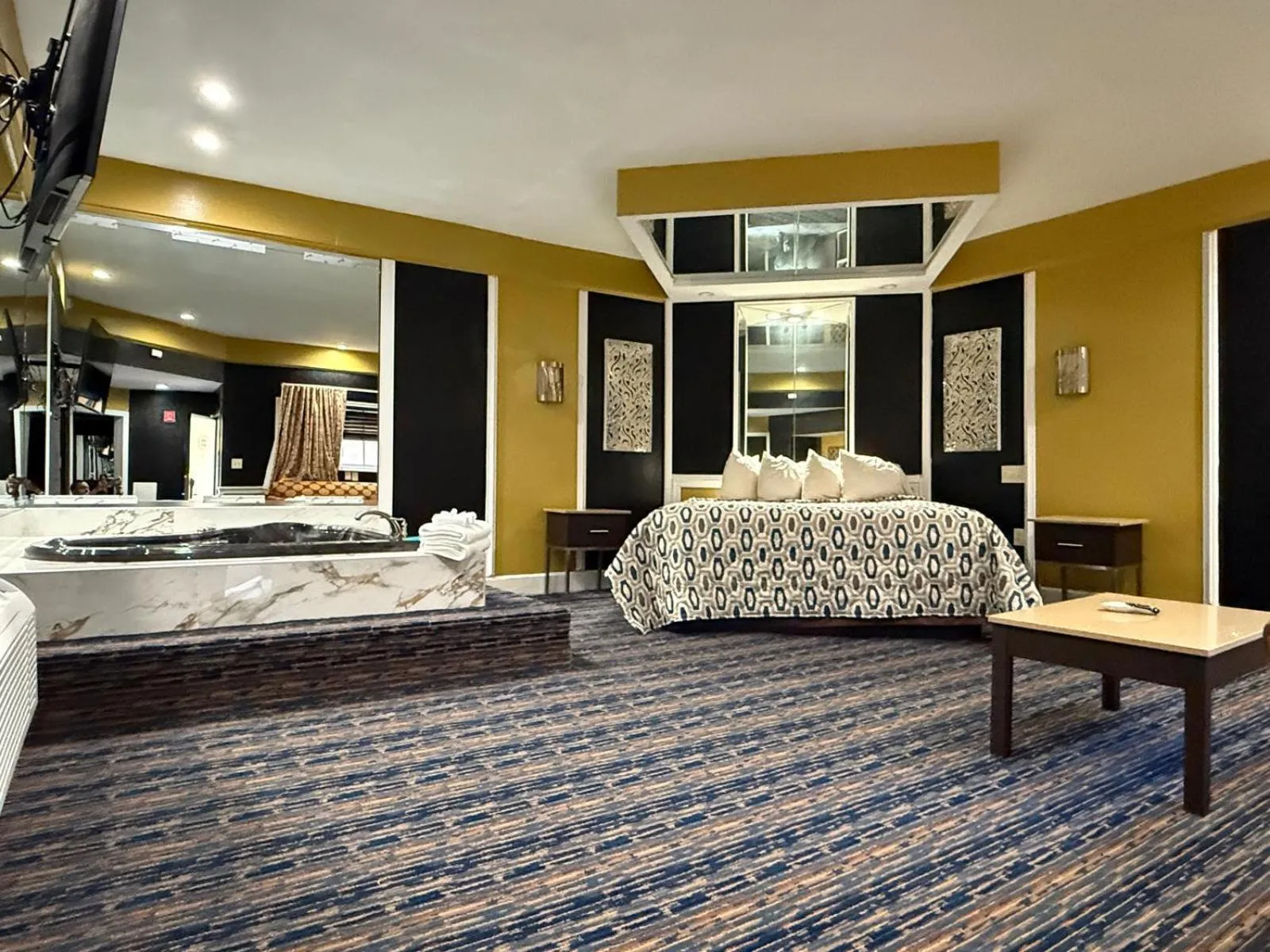 Bed in Inn of the Dove Cherry Hill - Philadelphia