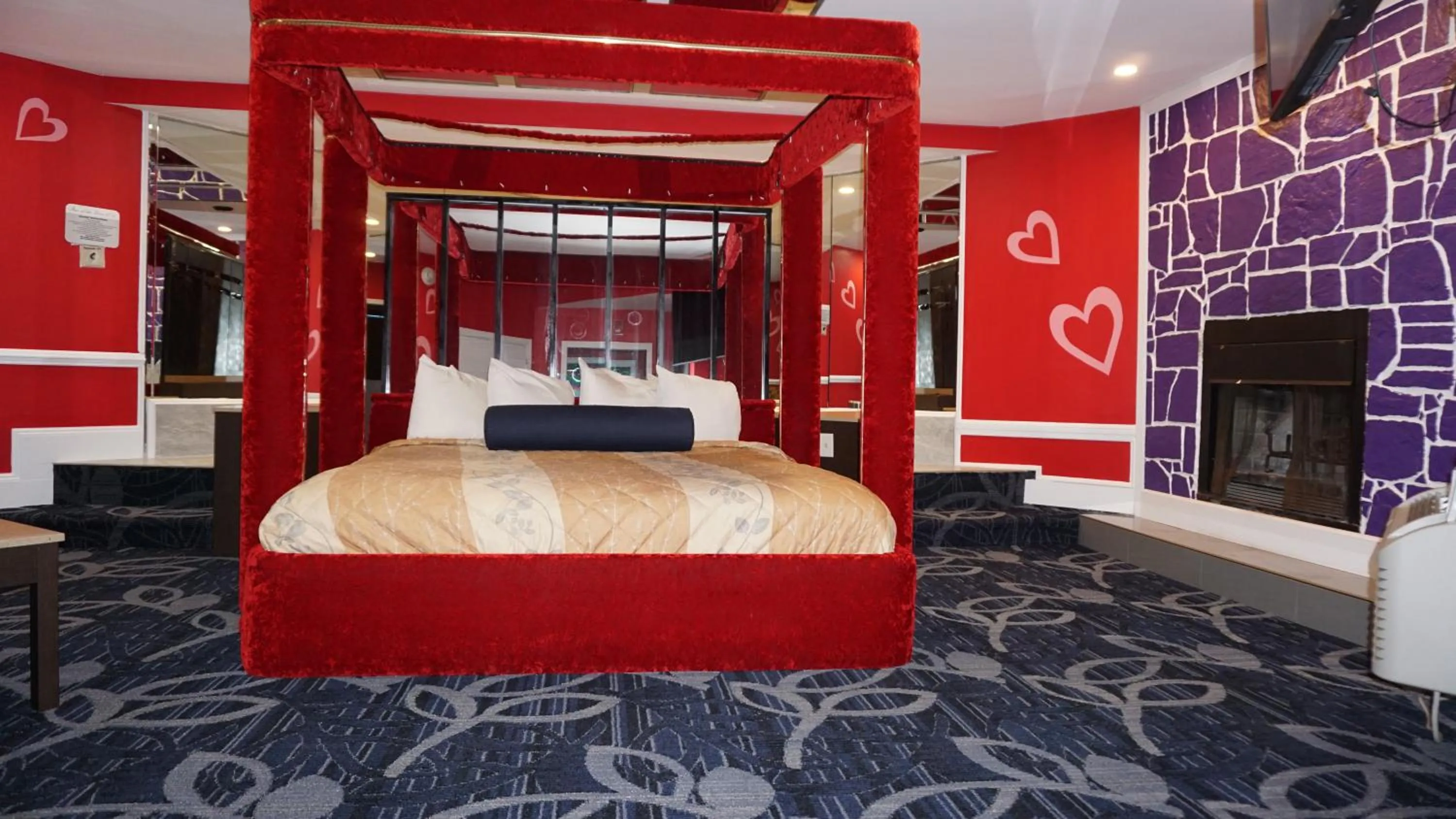 Bed in Inn of the Dove Cherry Hill - Philadelphia