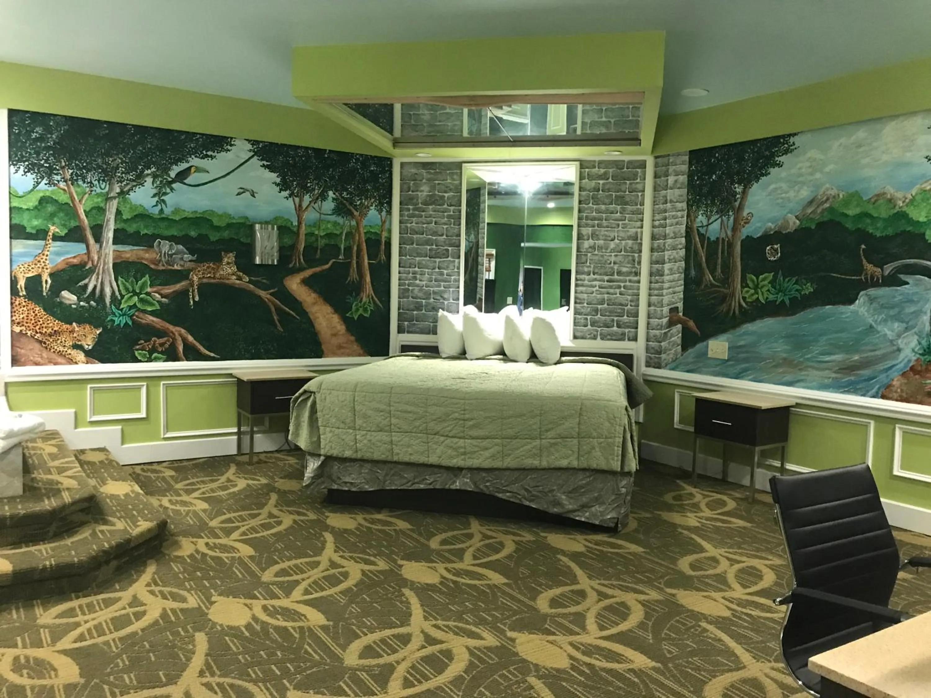 Bed in Inn of the Dove Cherry Hill - Philadelphia