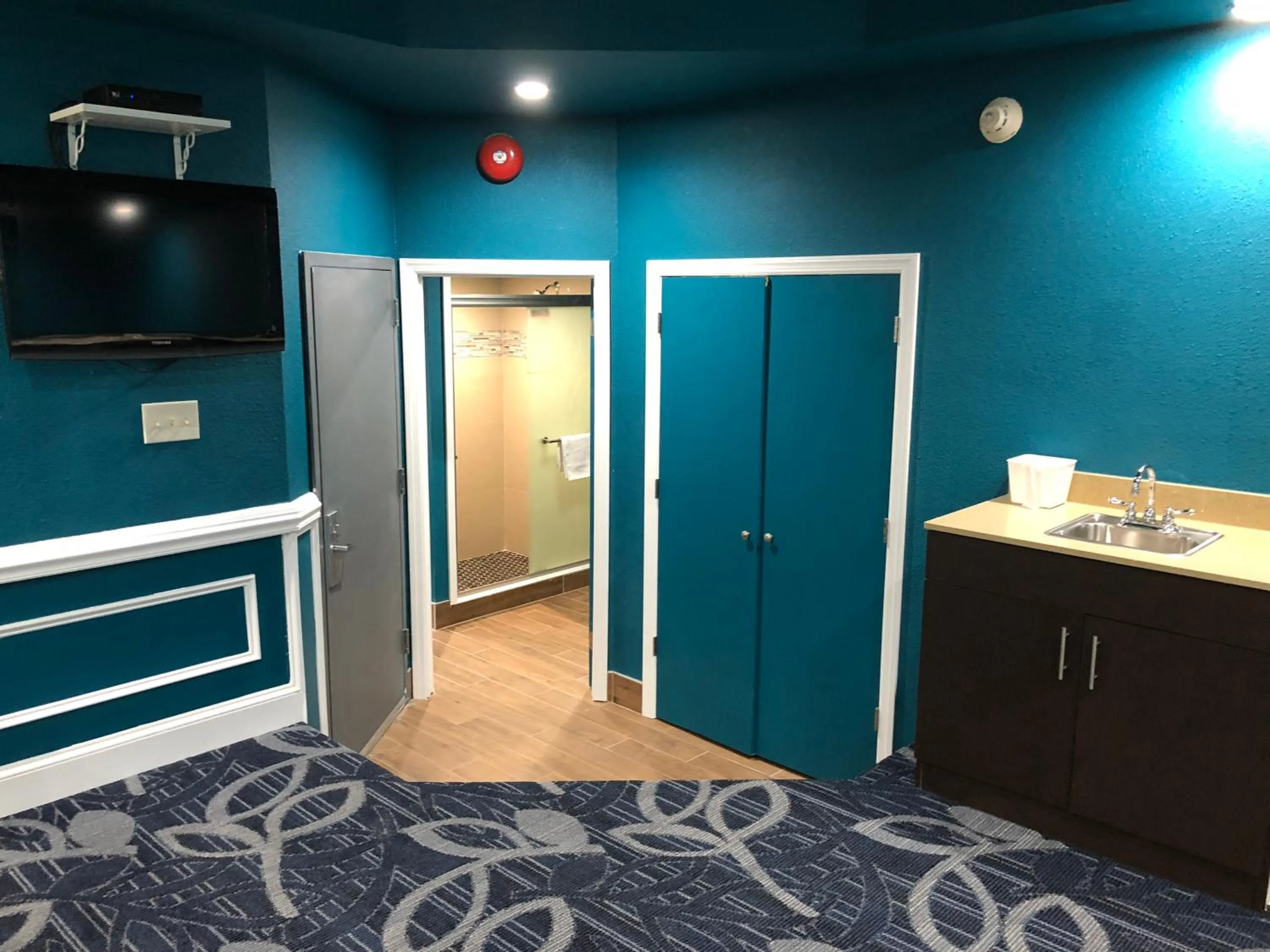 Bed in Inn of the Dove Cherry Hill - Philadelphia