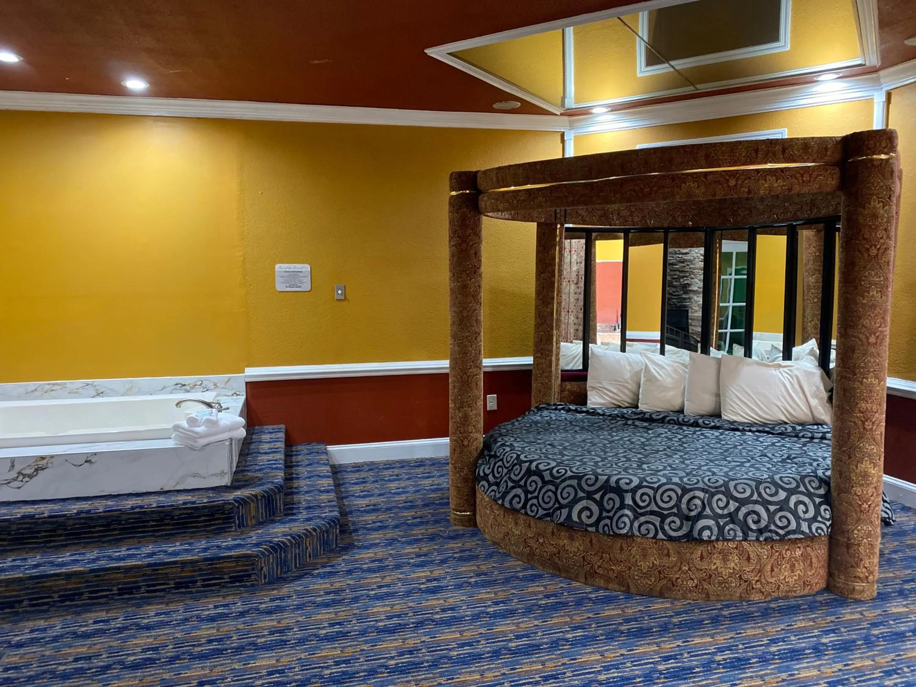 Bedroom, Bed in Inn of the Dove Cherry Hill - Philadelphia