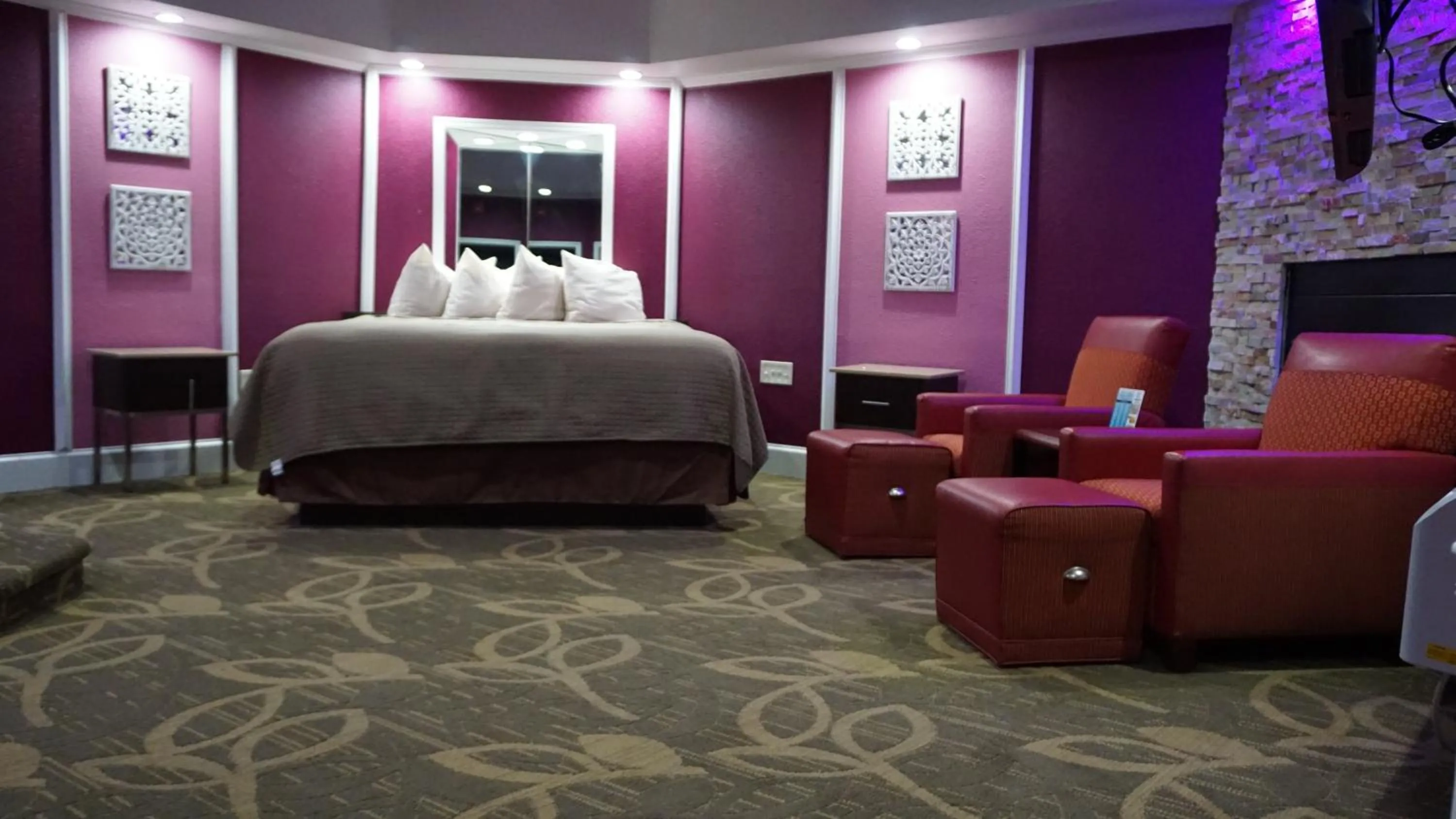 Bed in Inn of the Dove Cherry Hill - Philadelphia