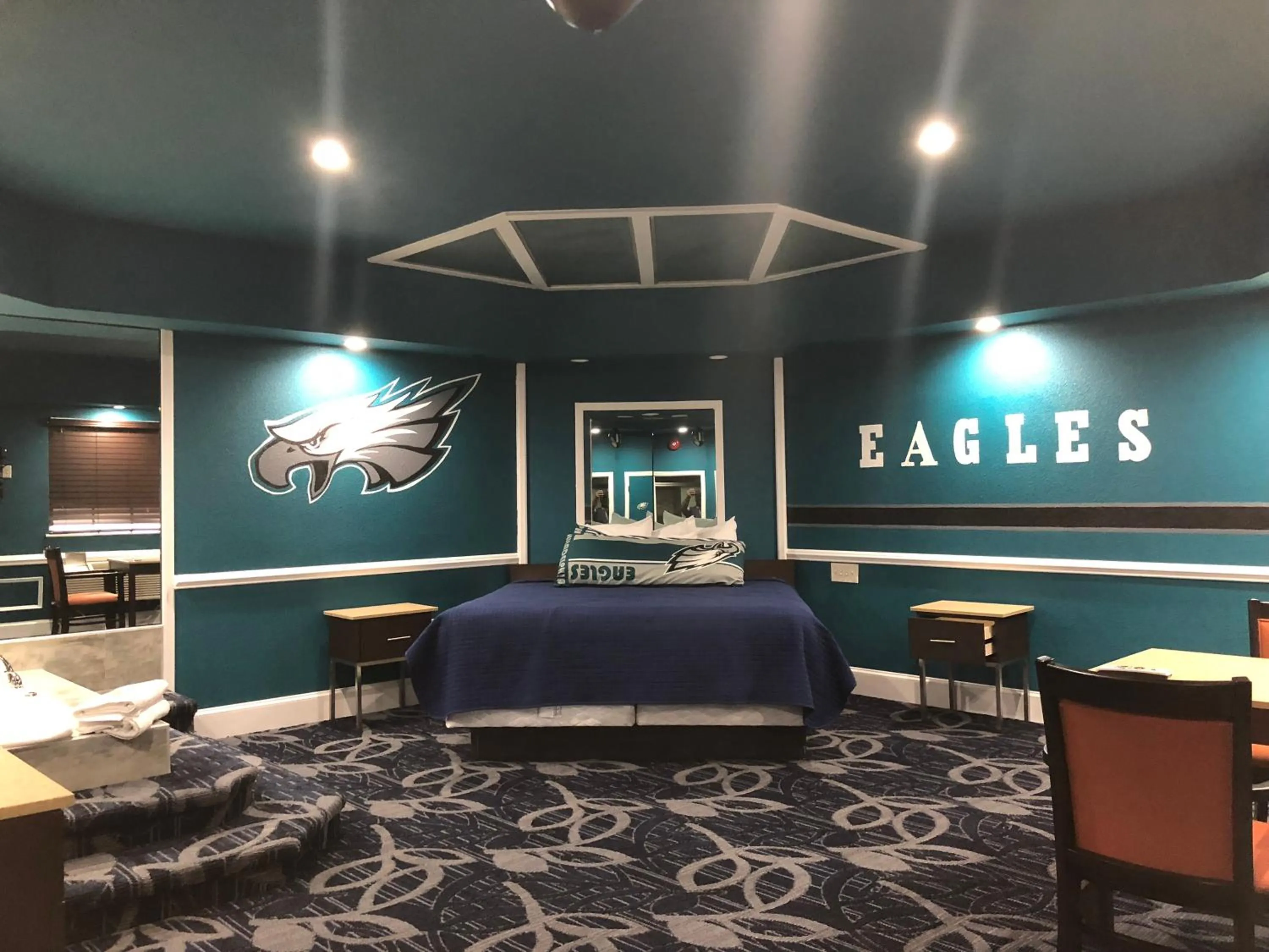 Bed in Inn of the Dove Cherry Hill - Philadelphia