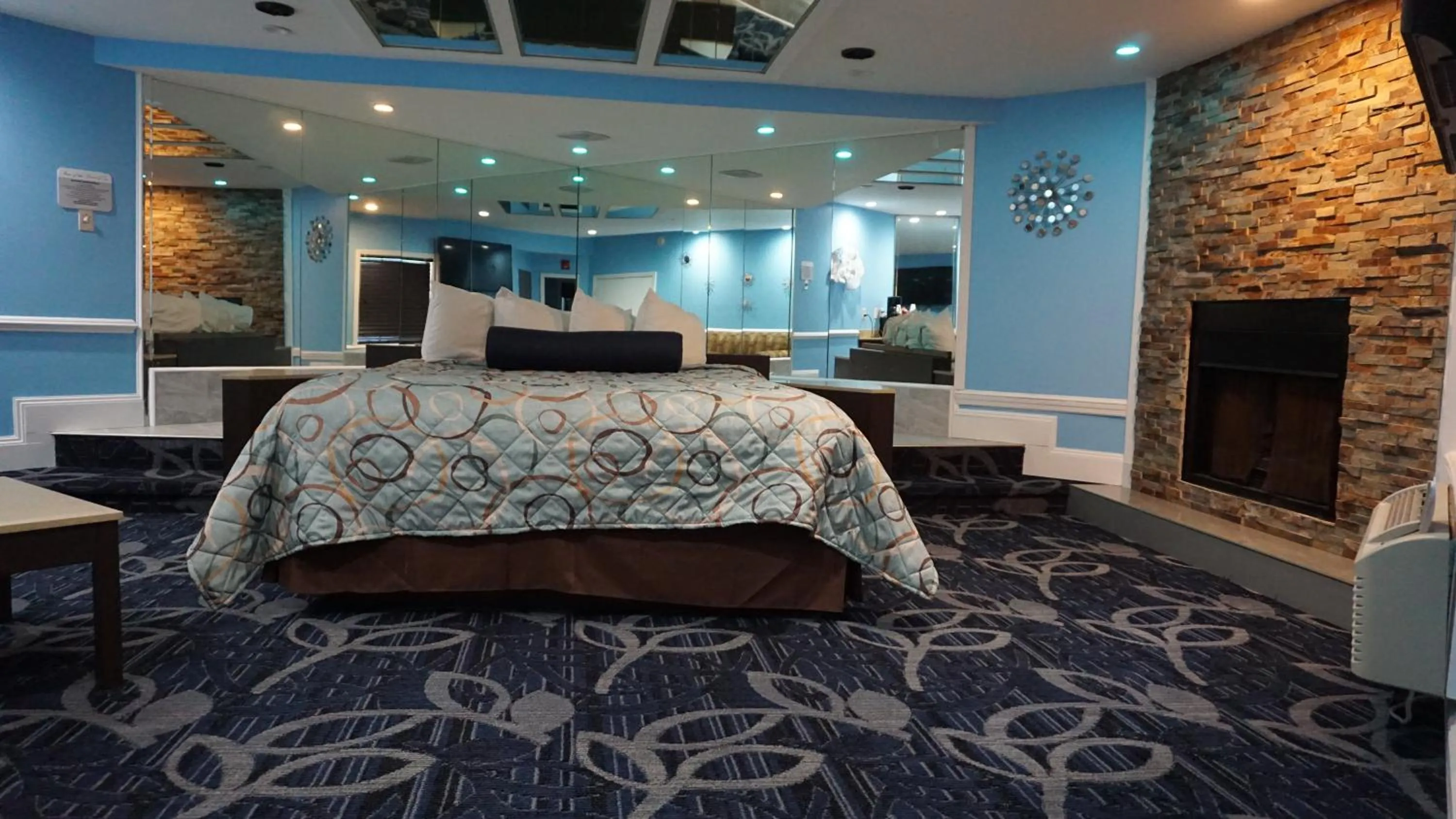 Bed in Inn of the Dove Cherry Hill - Philadelphia