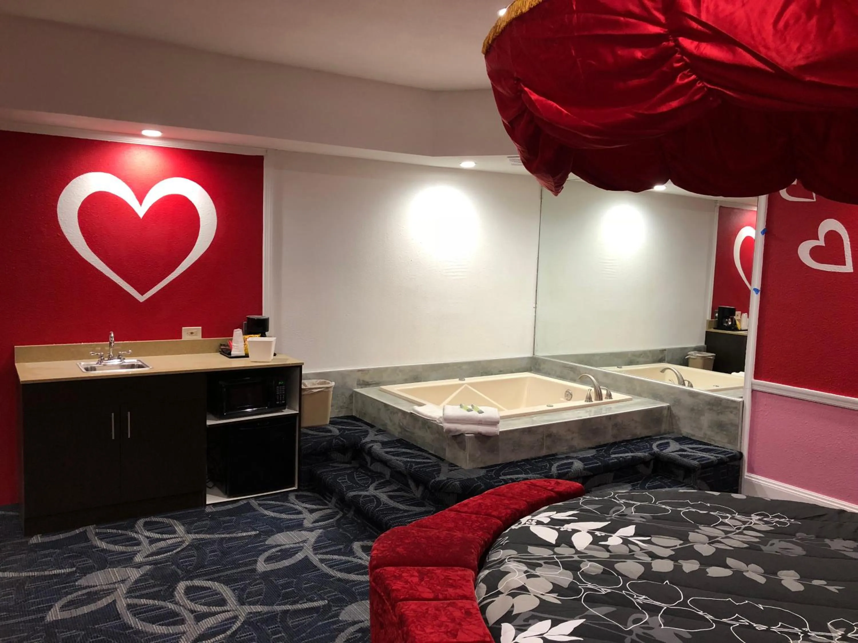 Bed in Inn of the Dove Cherry Hill - Philadelphia