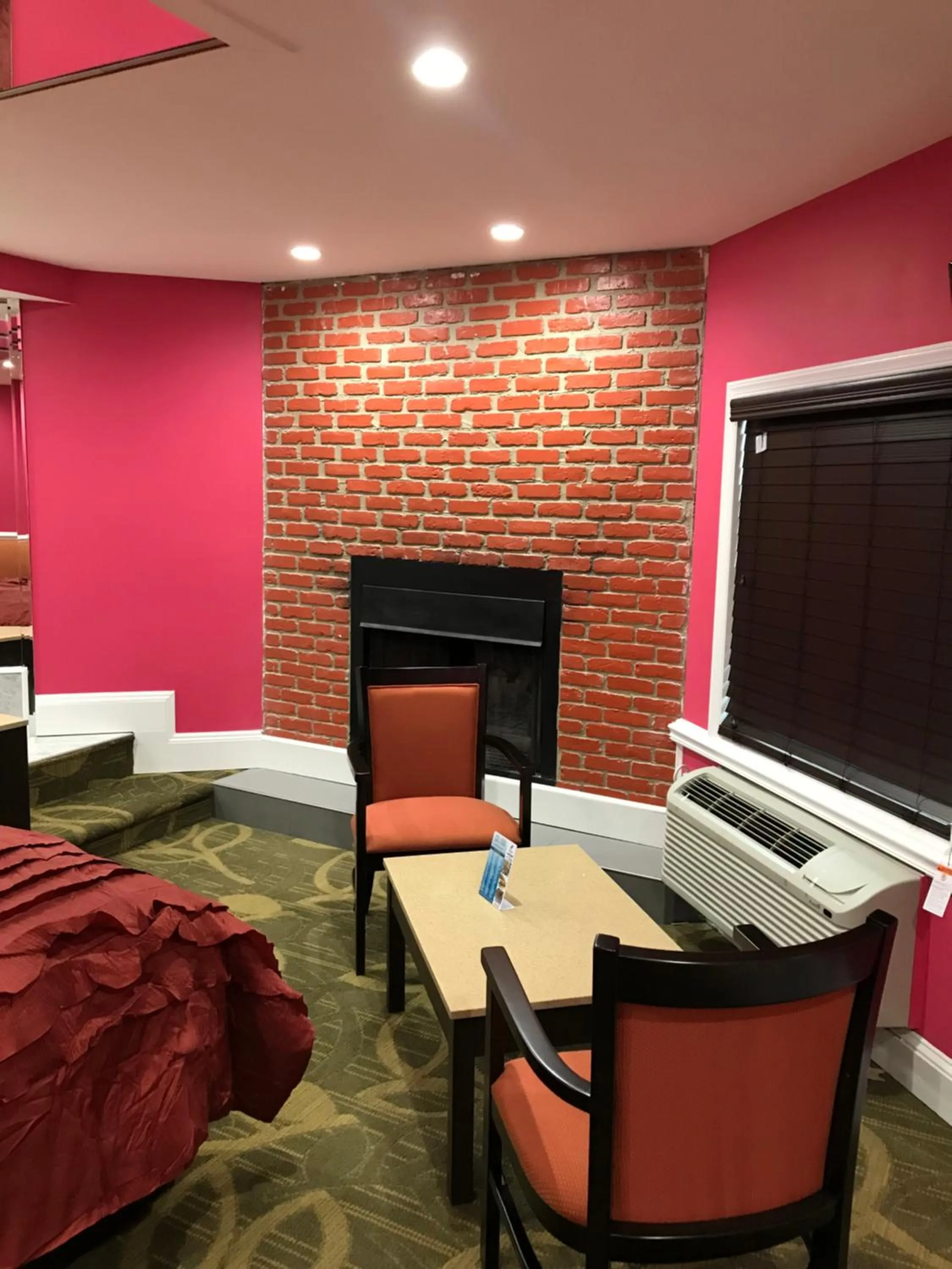 Bed in Inn of the Dove Cherry Hill - Philadelphia