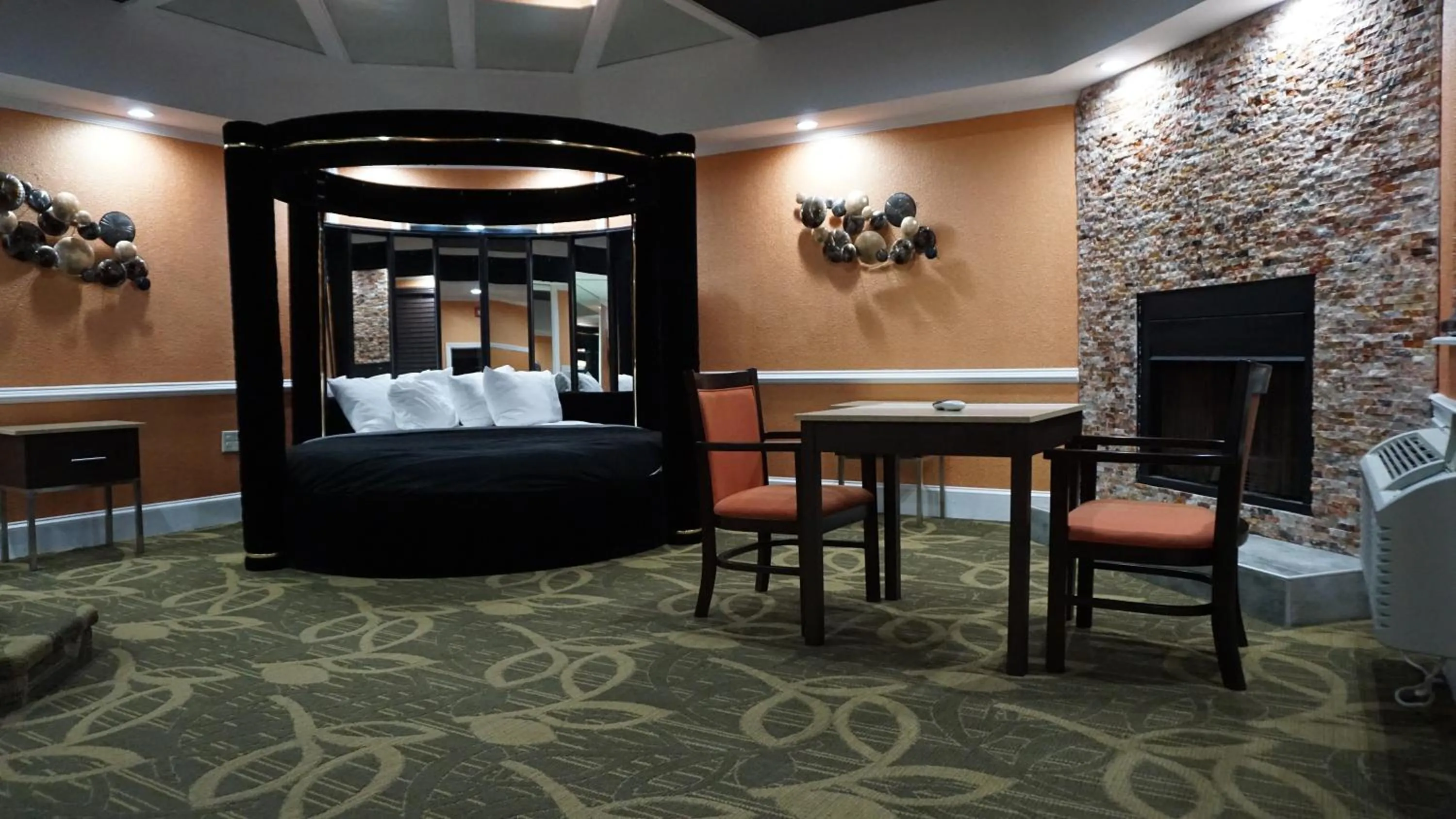 Bed in Inn of the Dove Cherry Hill - Philadelphia