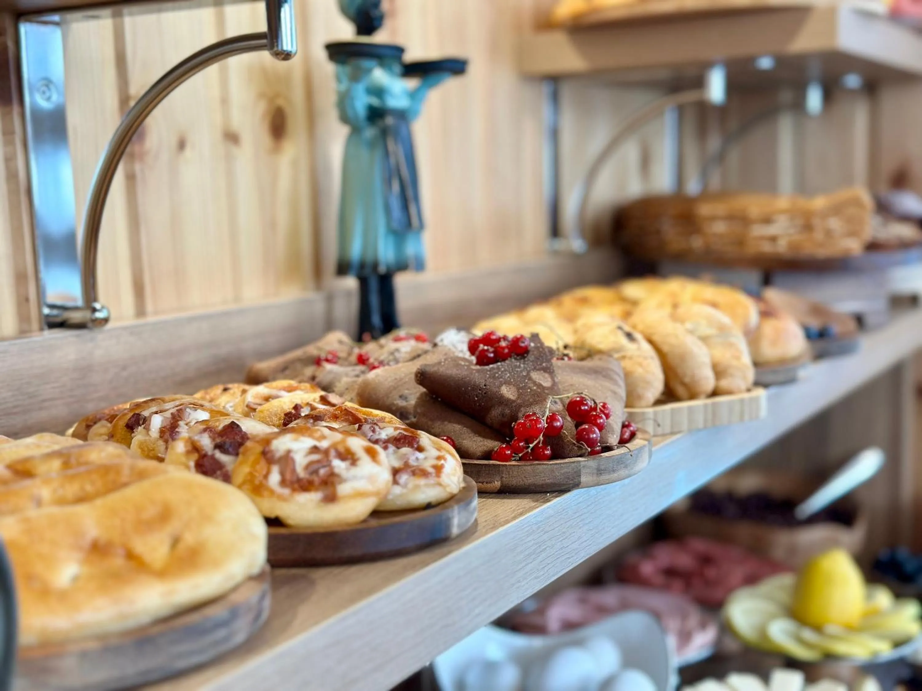 Buffet breakfast in Hotel Park