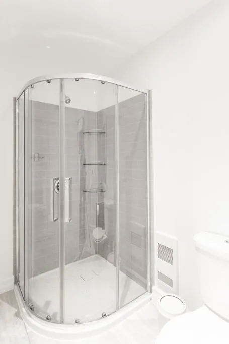 Shower in Whale House Guest House