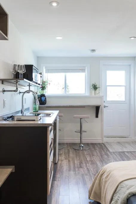 Kitchen or kitchenette in Whale House Guest House