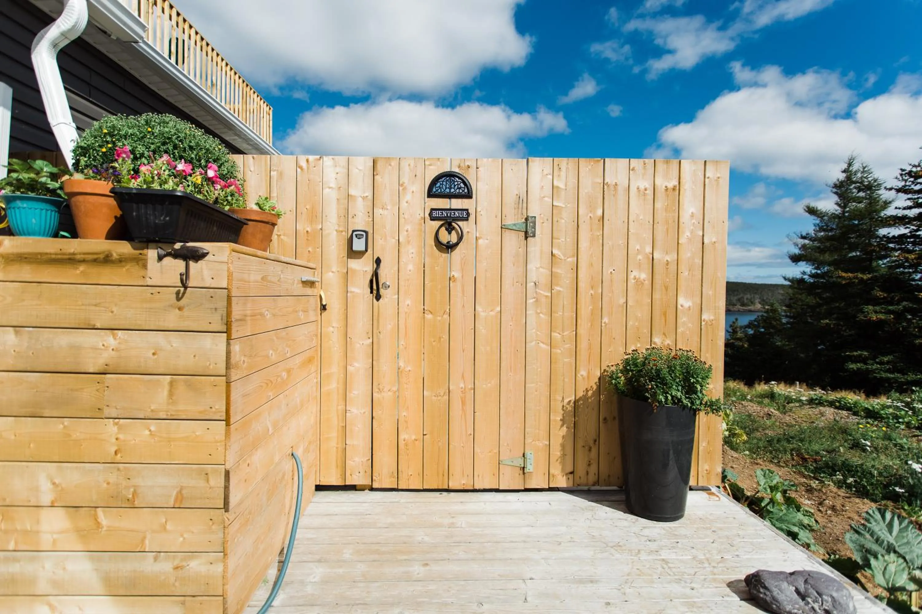 Facade/entrance in Whale House Guest House