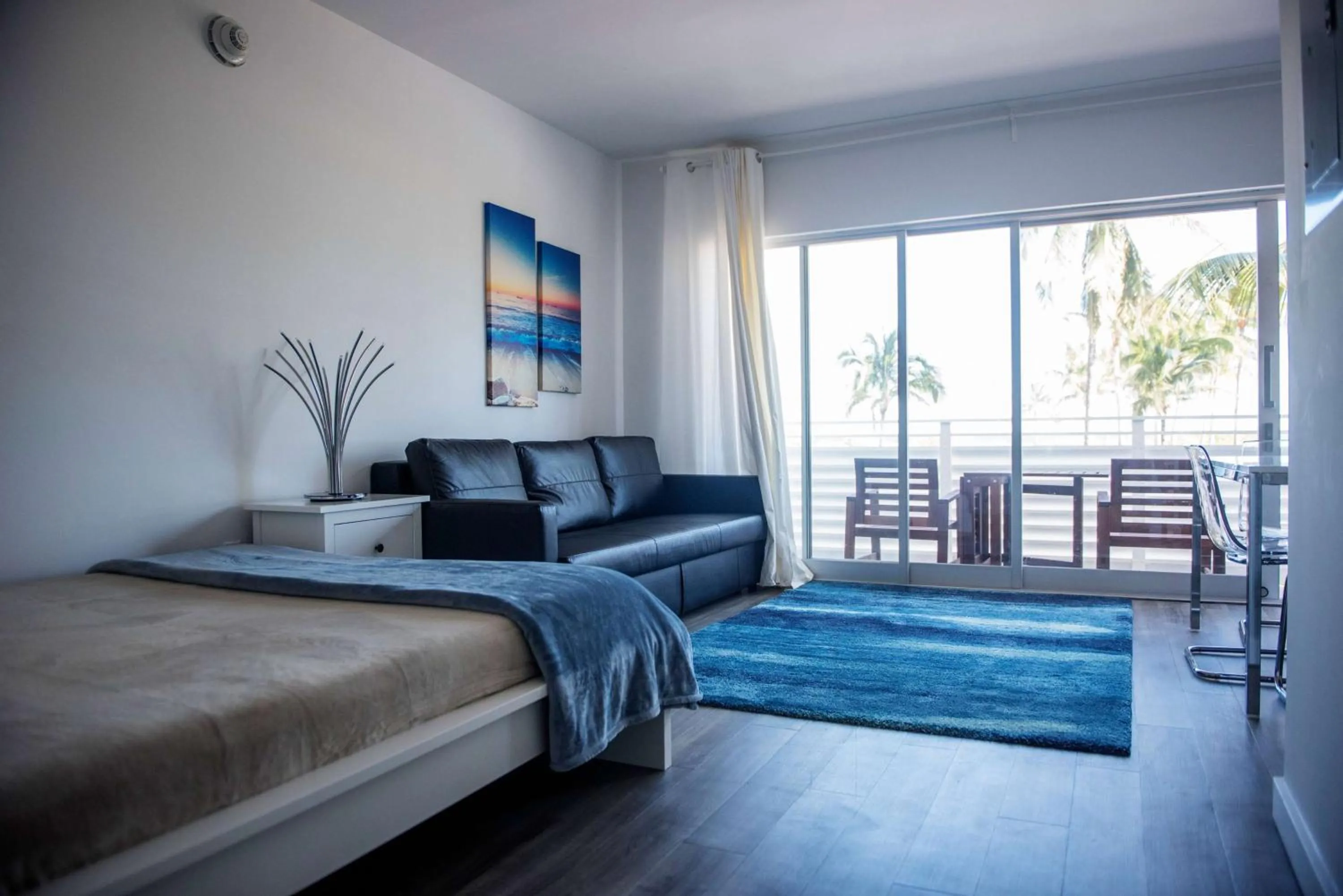 Photo of the whole room in 12th & Ocean Suites by LuxUrban