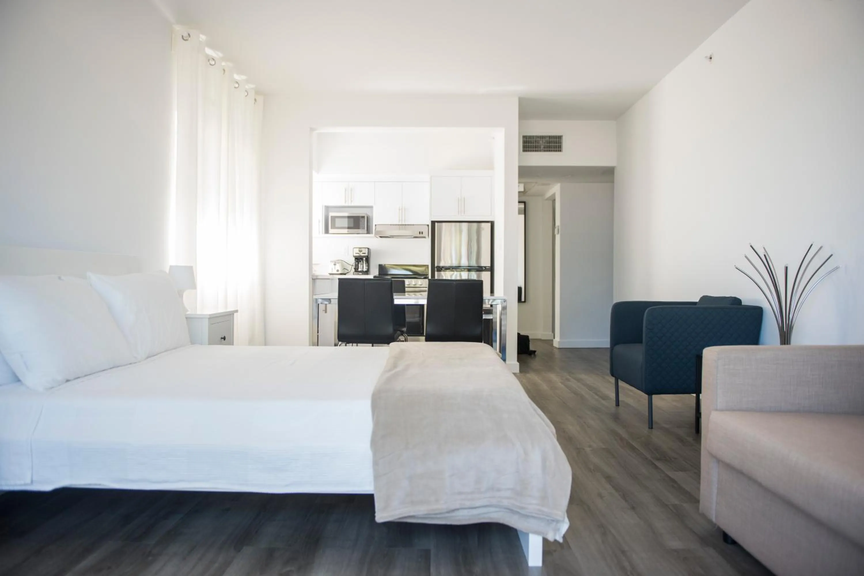 12th & Ocean Suites by LuxUrban