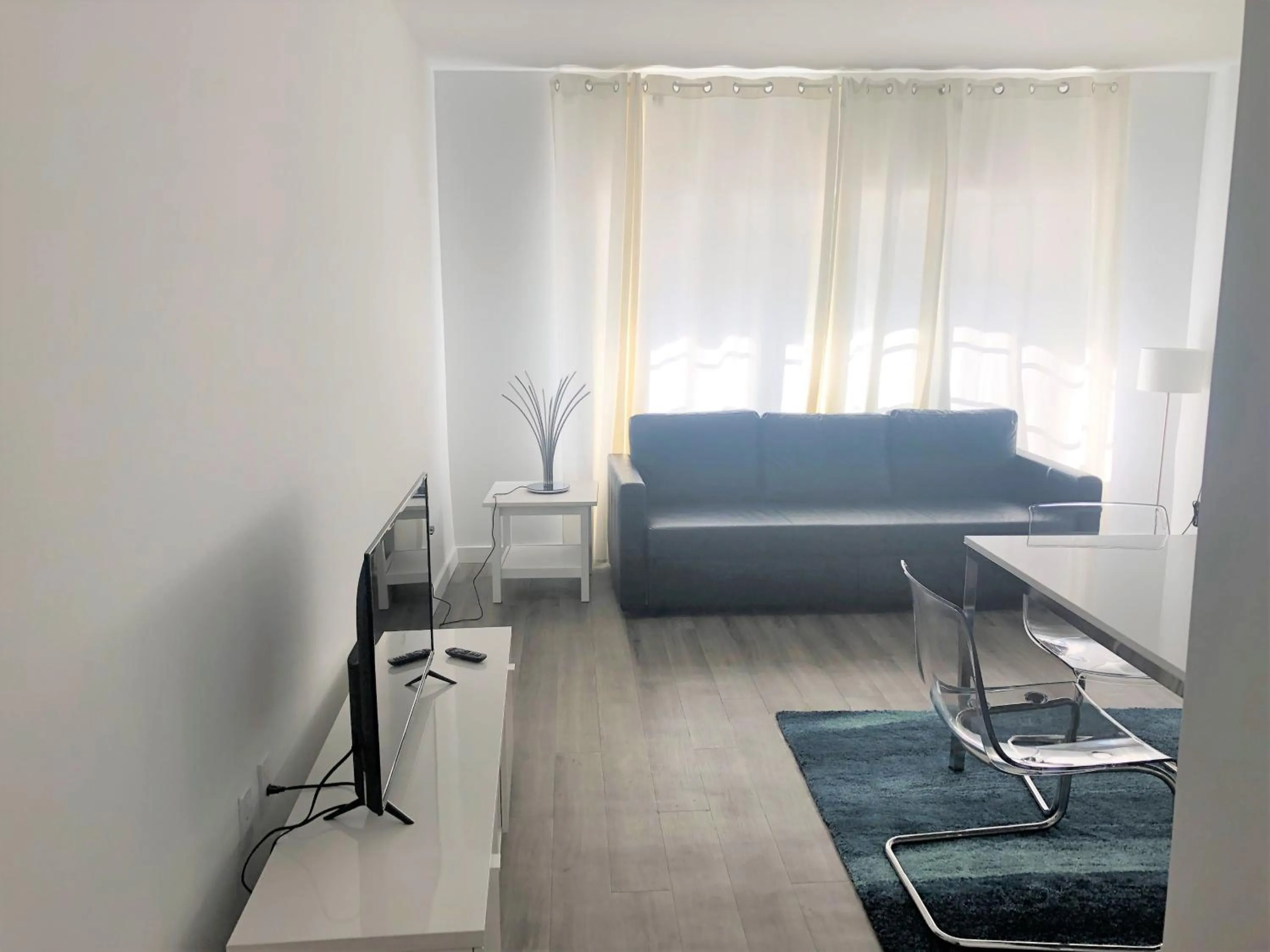 Seating Area in 12th & Ocean Suites by LuxUrban