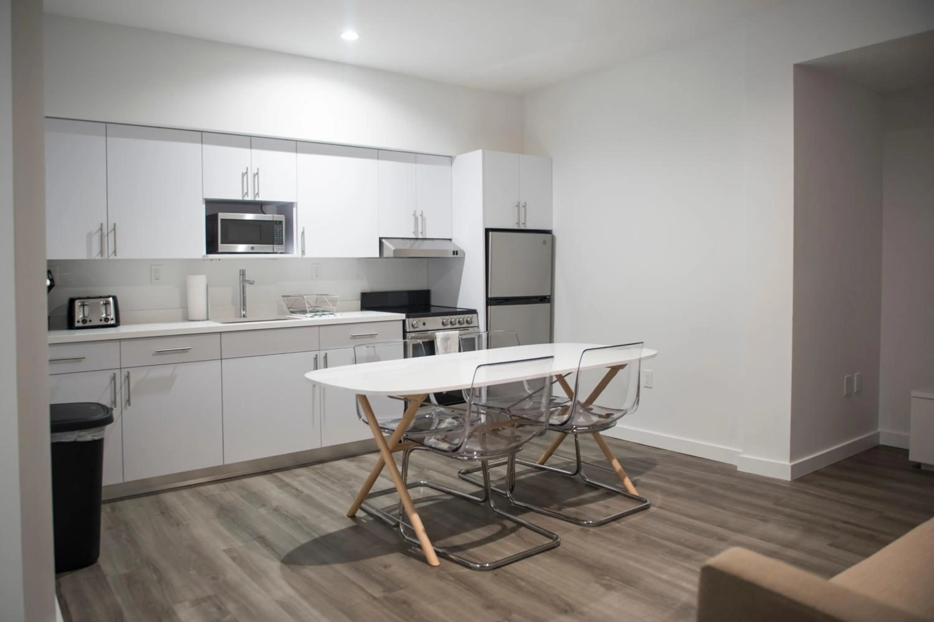Kitchen/Kitchenette in 12th & Ocean Suites by LuxUrban