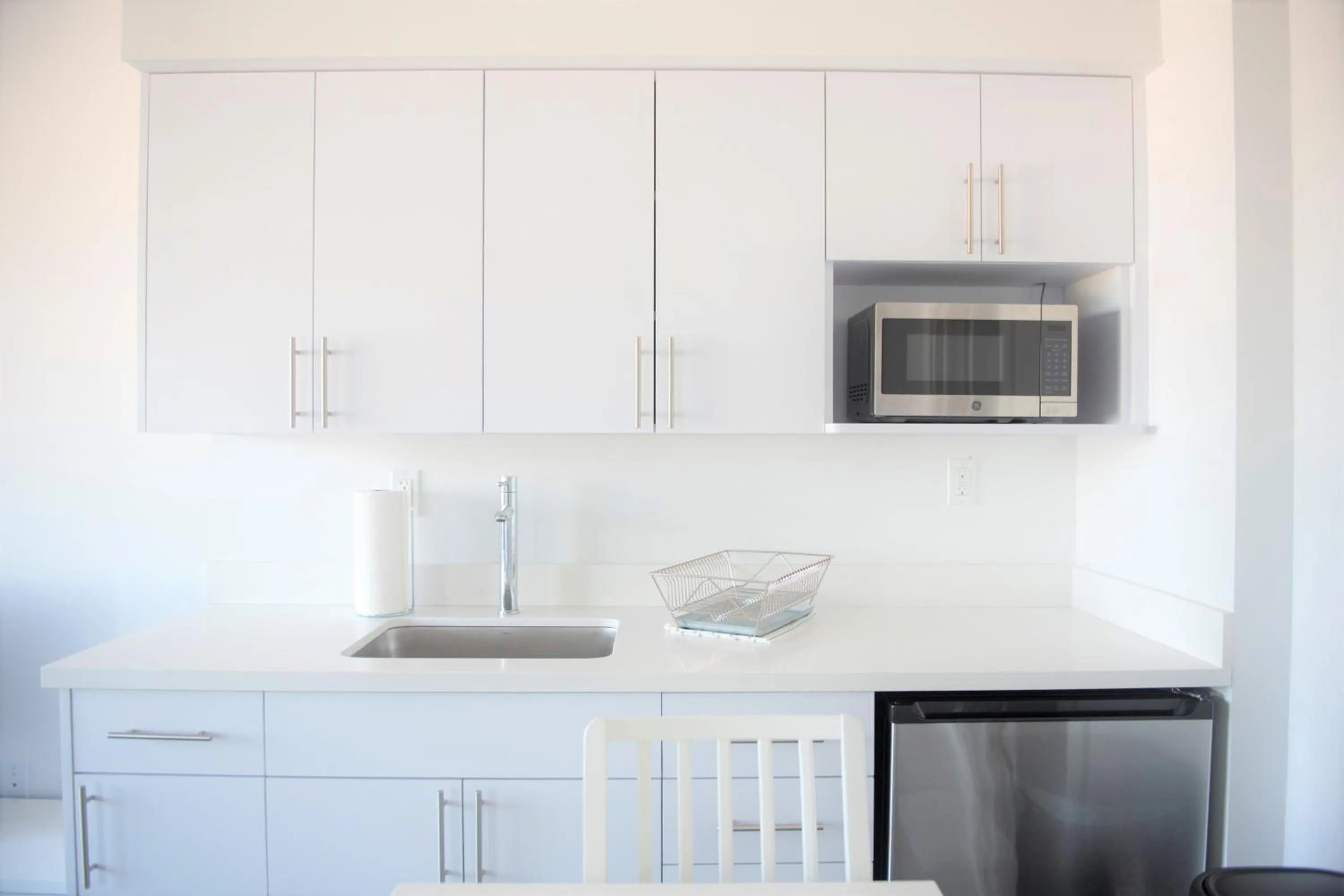 Kitchen or kitchenette, Kitchen/Kitchenette in 12th & Ocean Suites by LuxUrban