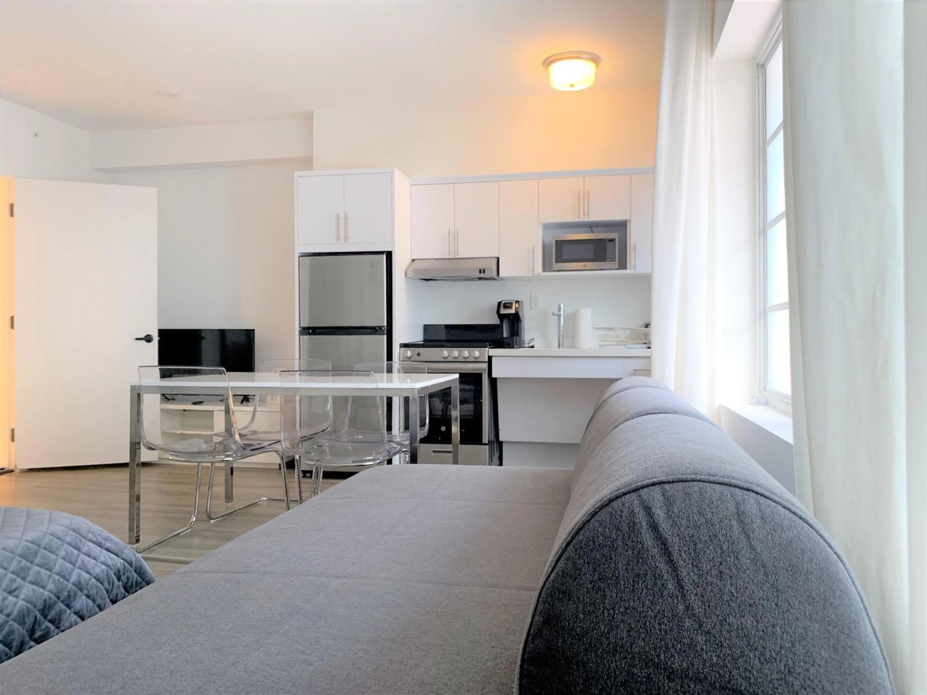 Kitchen/Kitchenette in 12th & Ocean Suites by LuxUrban