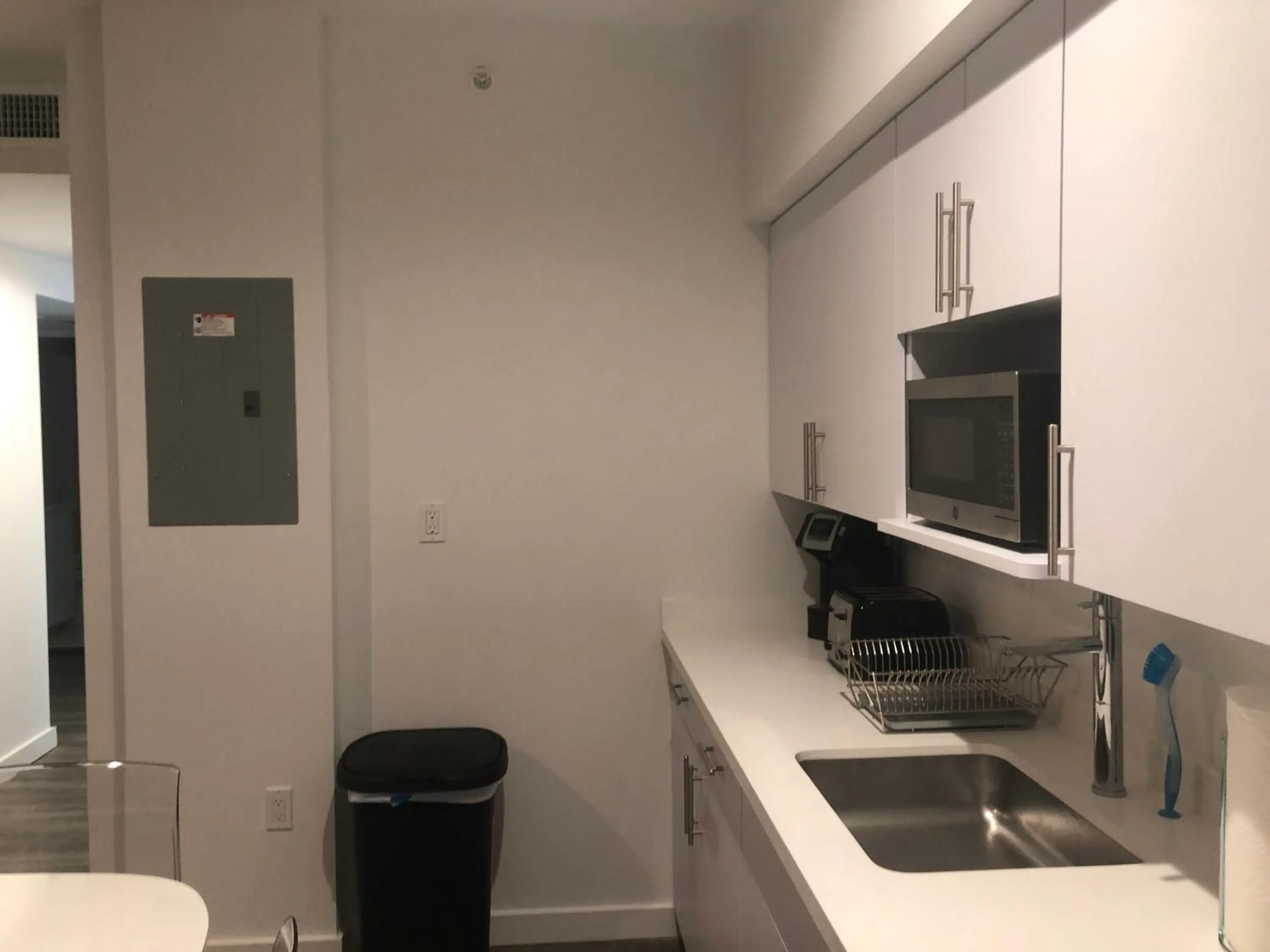 Kitchen/Kitchenette in 12th & Ocean Suites by LuxUrban