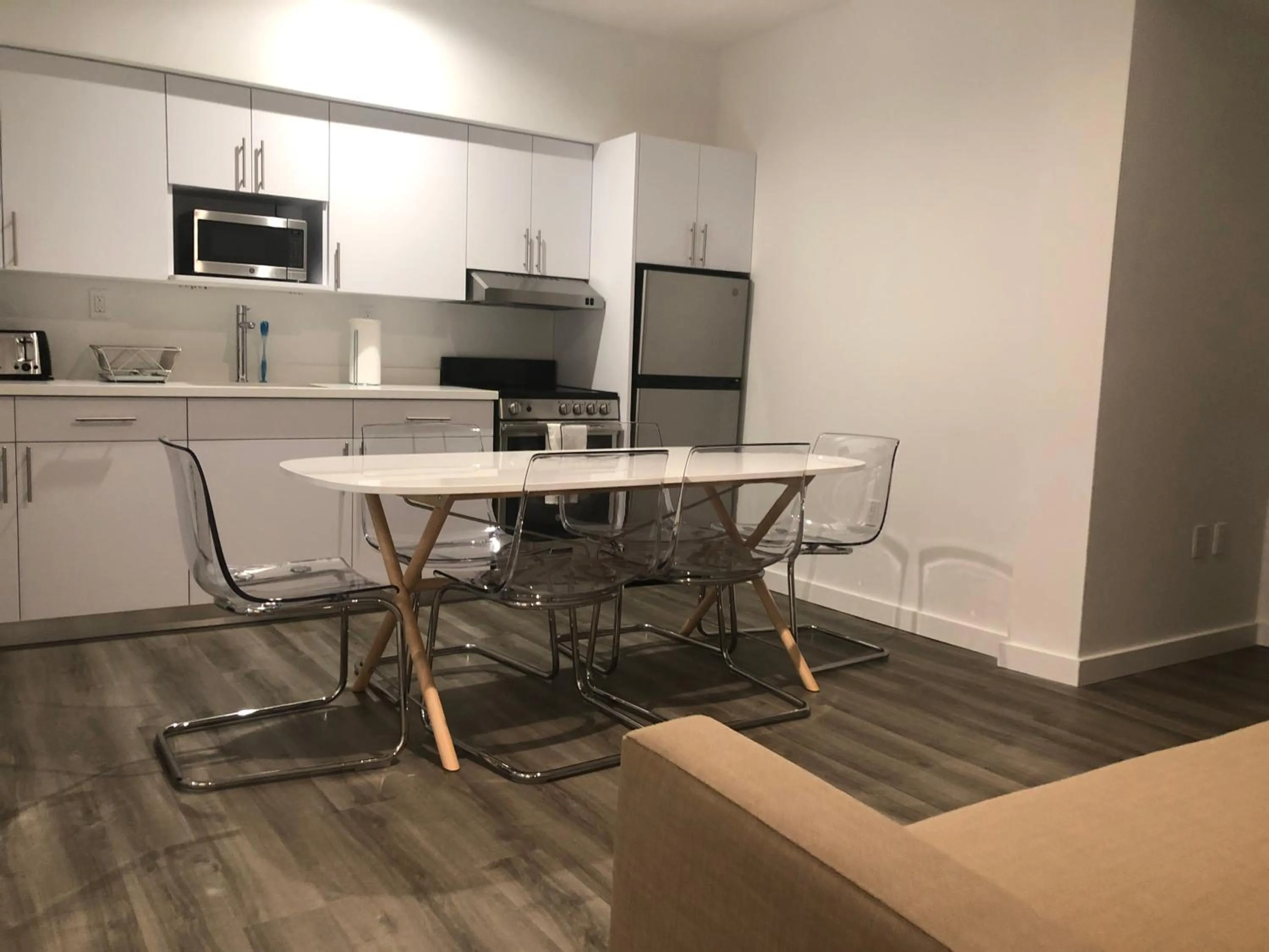 Kitchen/Kitchenette in 12th & Ocean Suites by LuxUrban