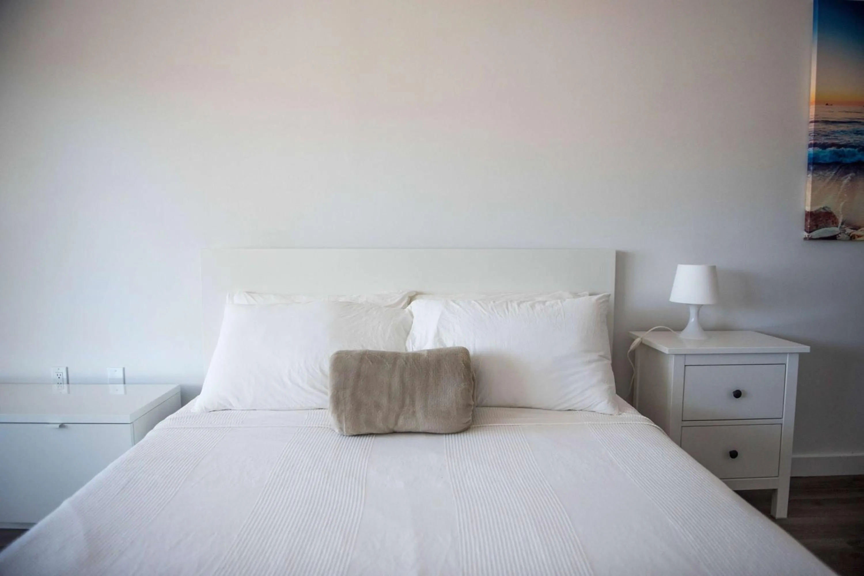 Photo of the whole room in 12th & Ocean Suites by LuxUrban