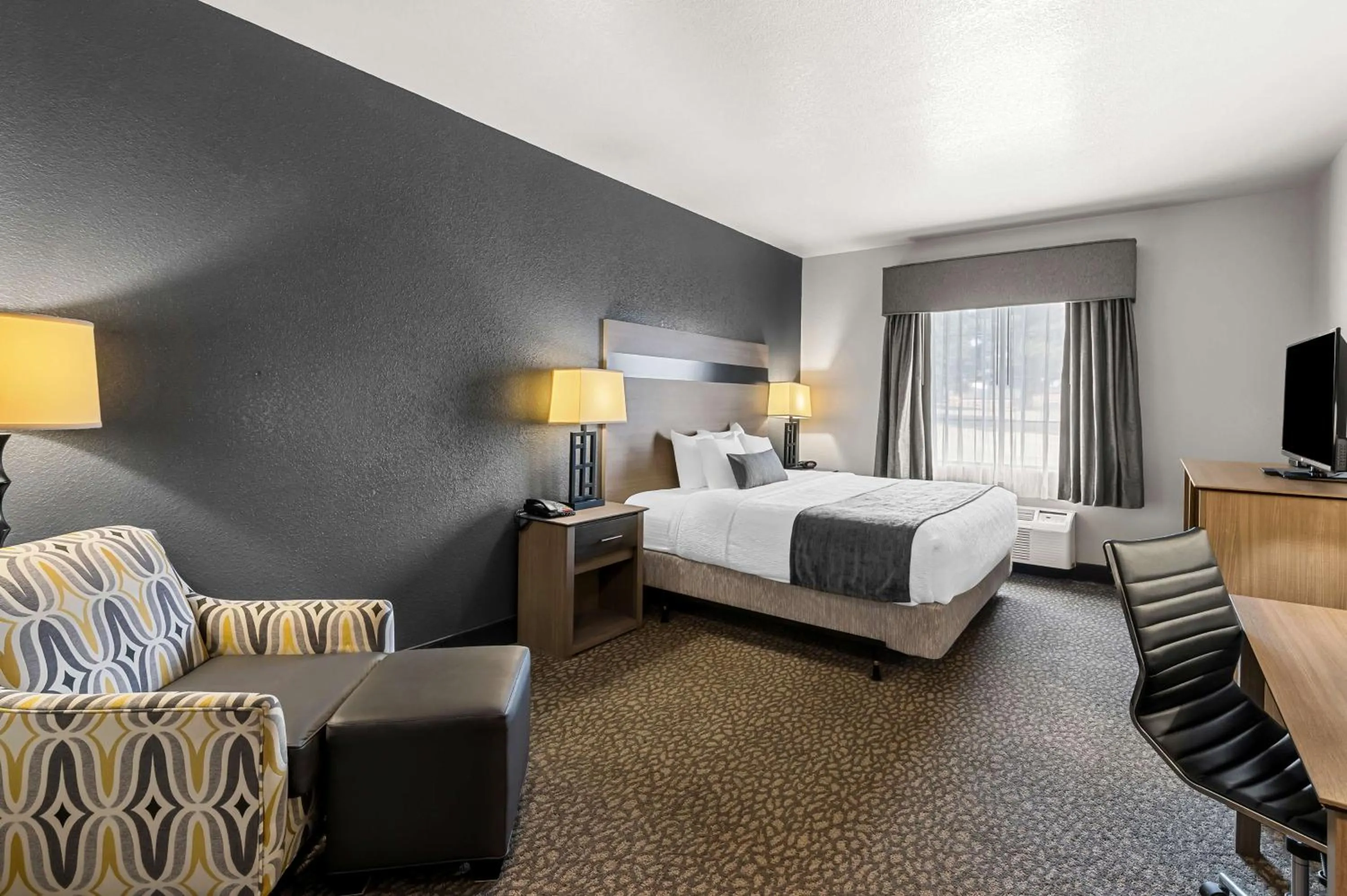 Bedroom, Bed in Best Western Sherwood Inn & Suites