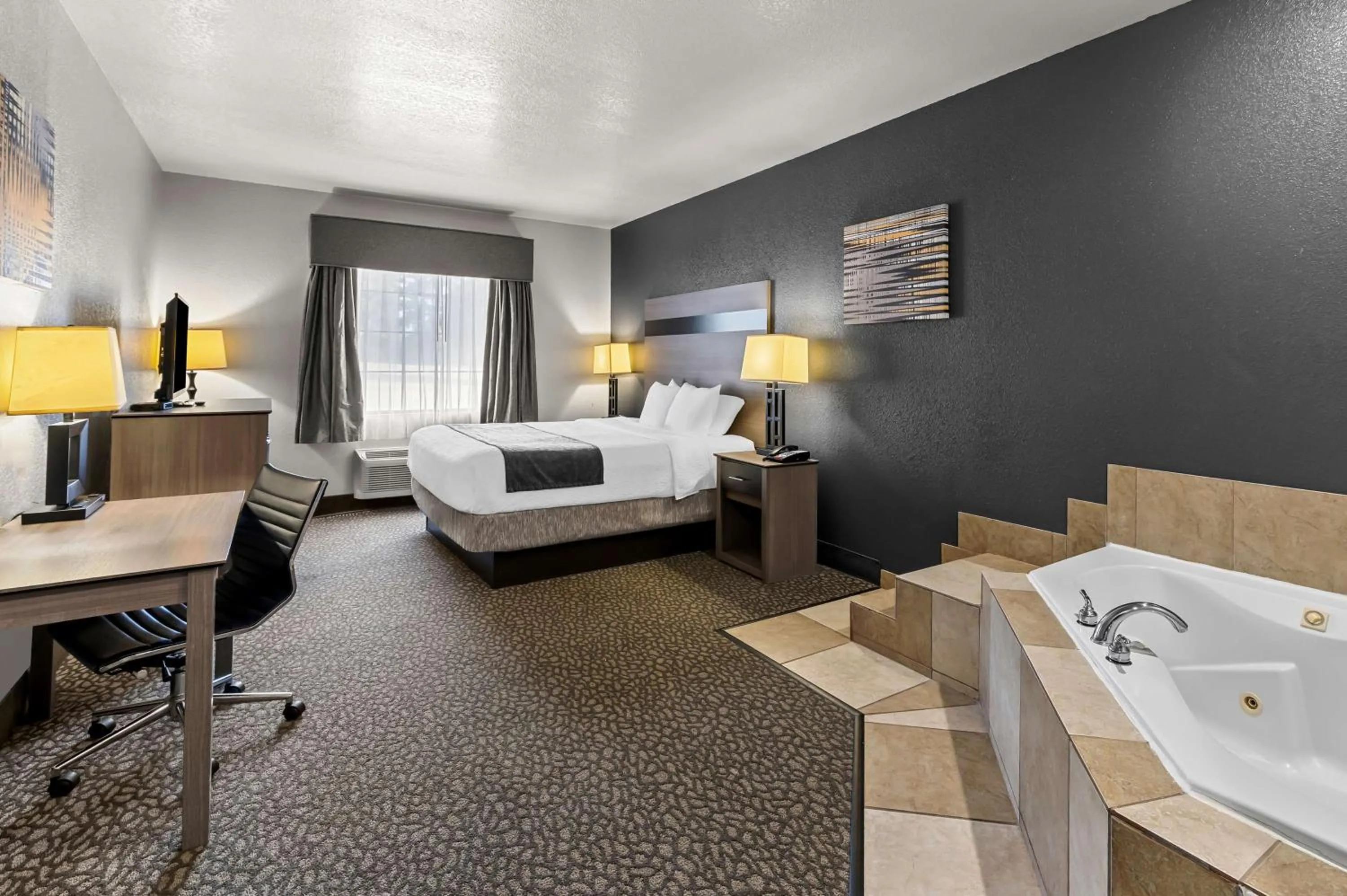 Photo of the whole room, Bed in Best Western Sherwood Inn & Suites