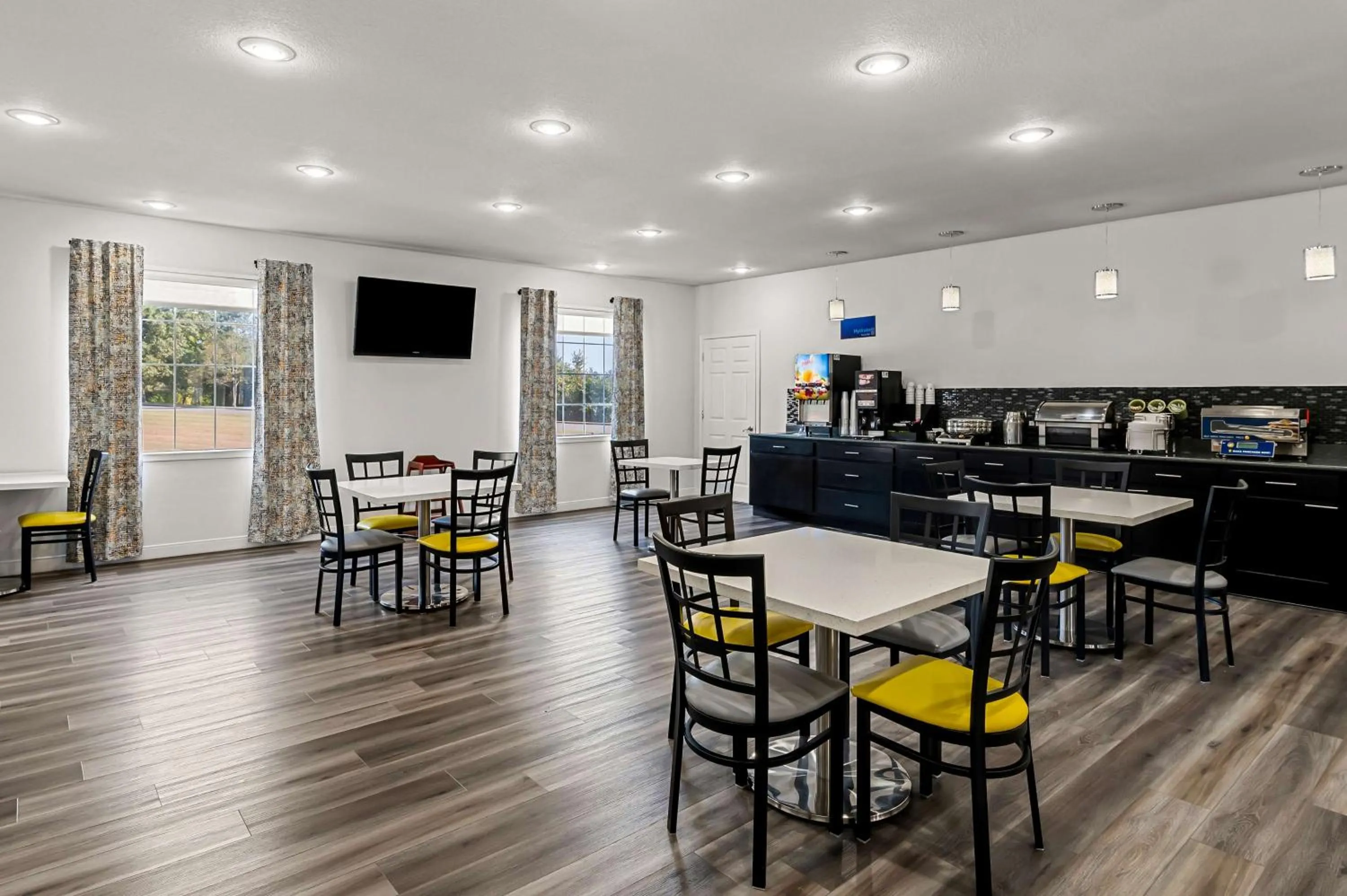 Breakfast in Best Western Sherwood Inn & Suites