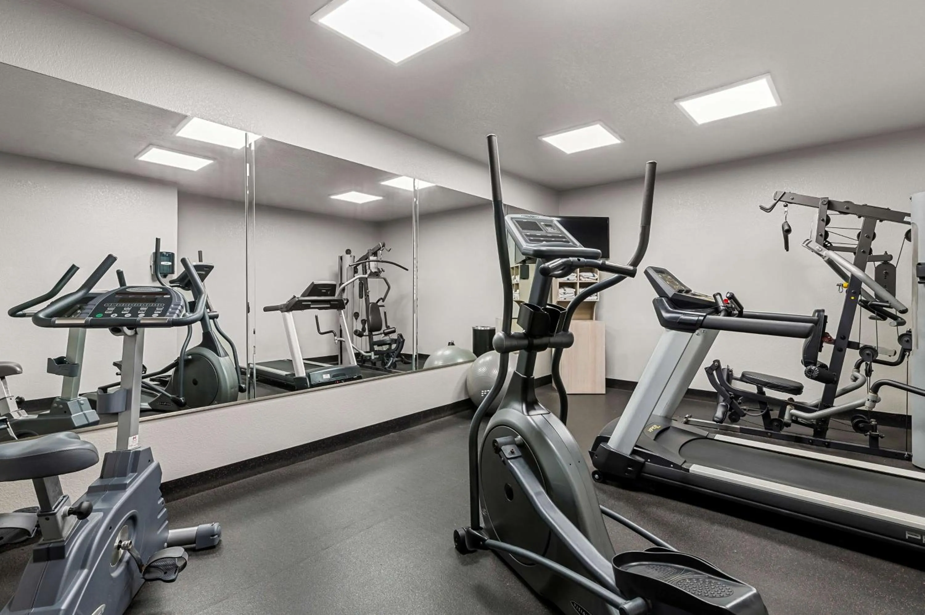 Fitness centre/facilities in Best Western Sherwood Inn & Suites