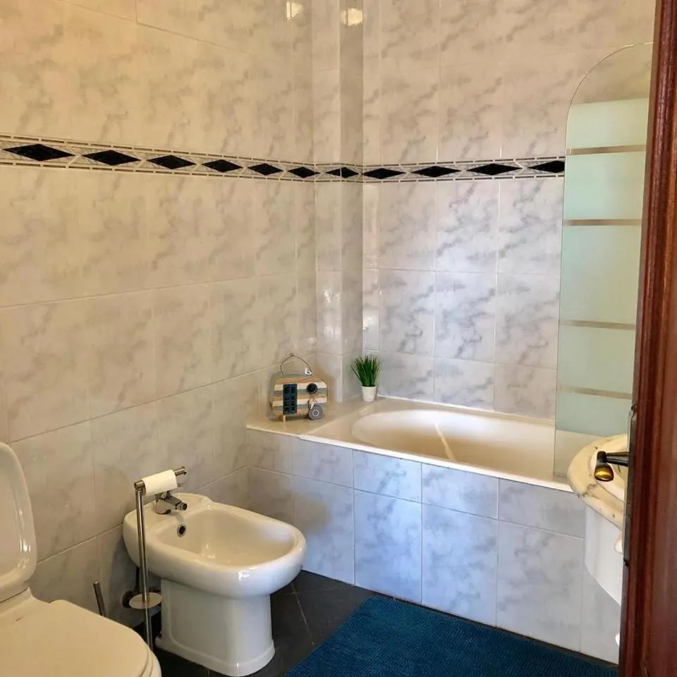 Bathroom in Catloc & Kitcat Alojamento Local