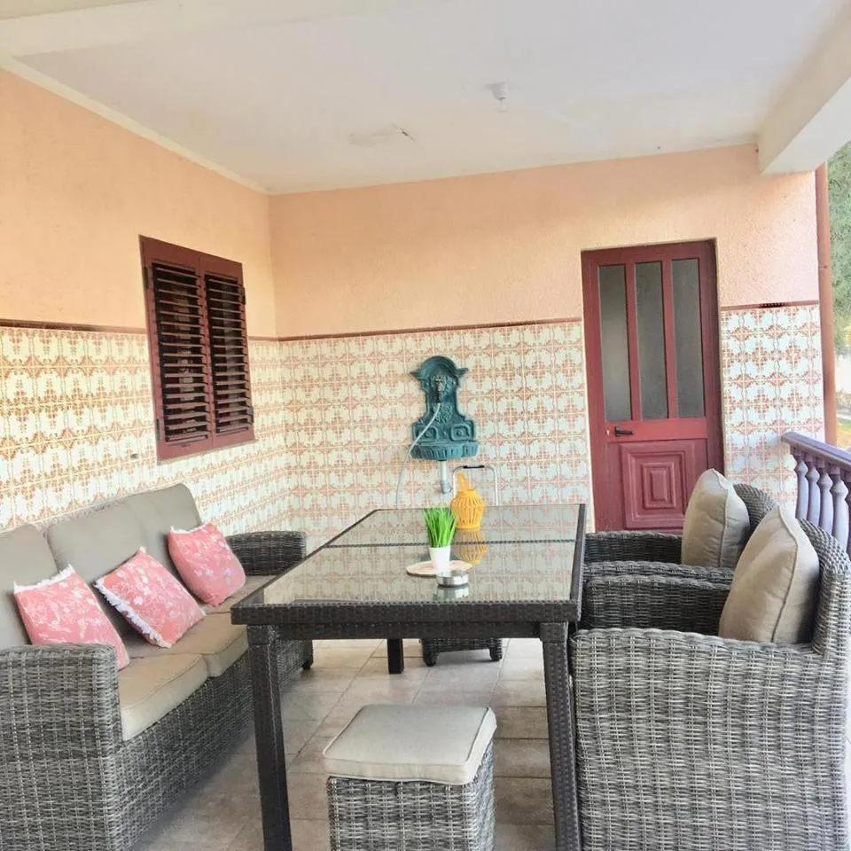 Patio in Catloc & Kitcat Alojamento Local