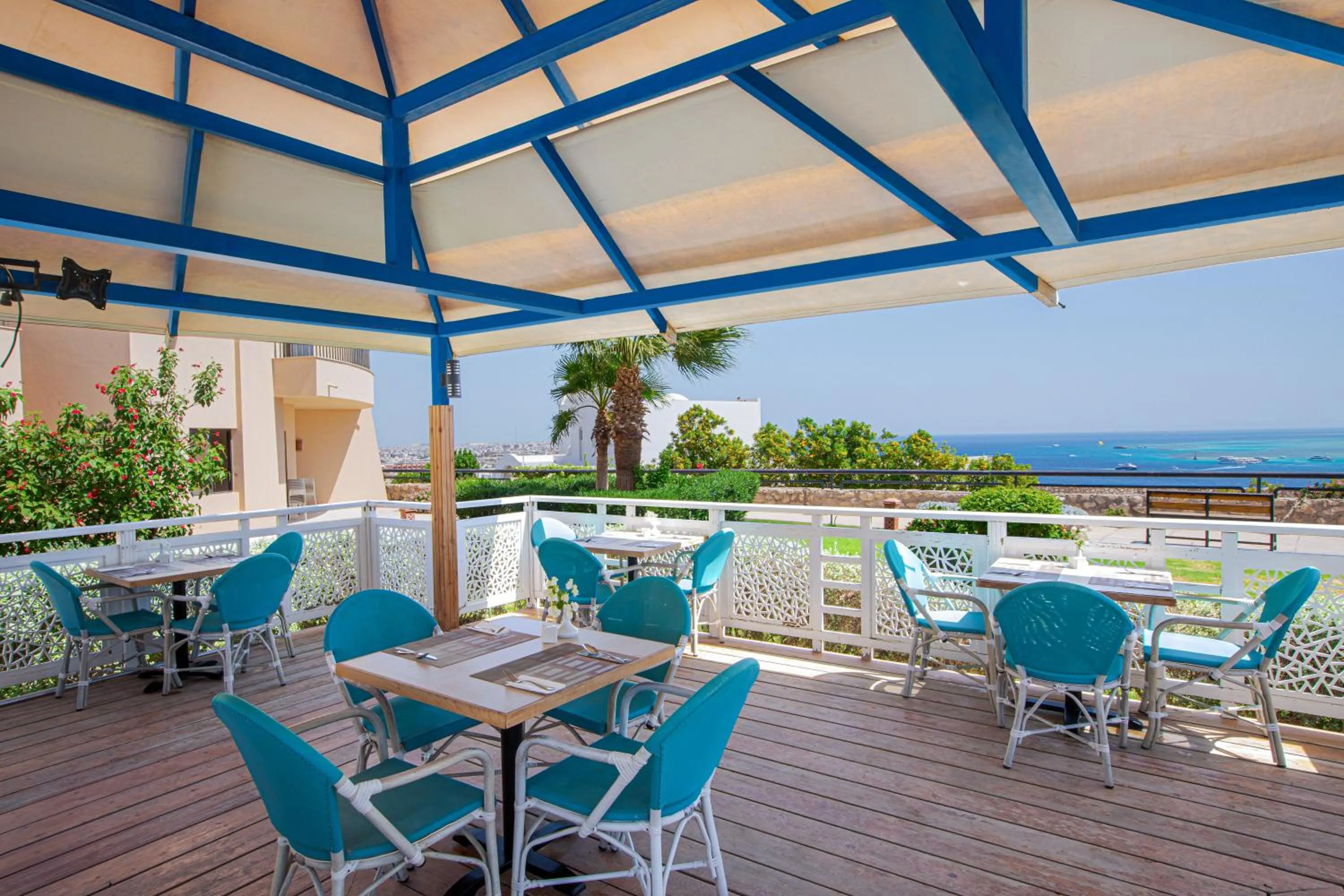 Restaurant/places to eat in Sky View Suites Hotel