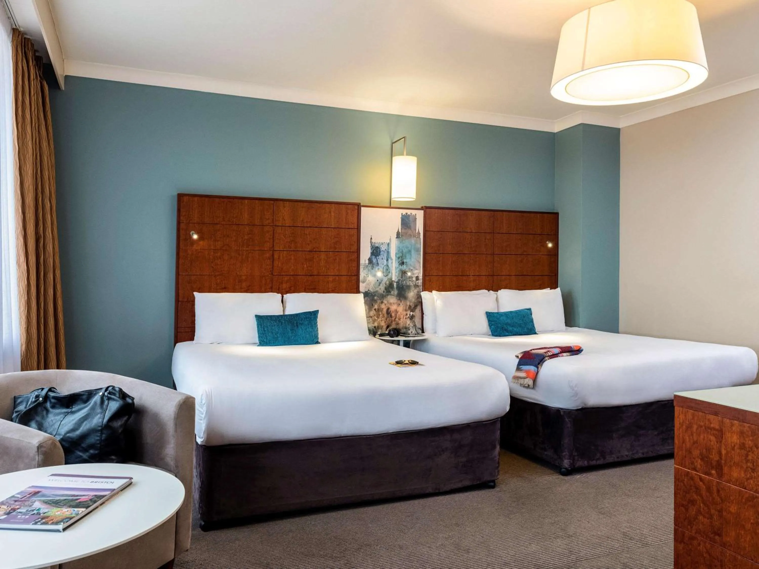 Bed in Mercure Bristol Holland House Hotel & Spa