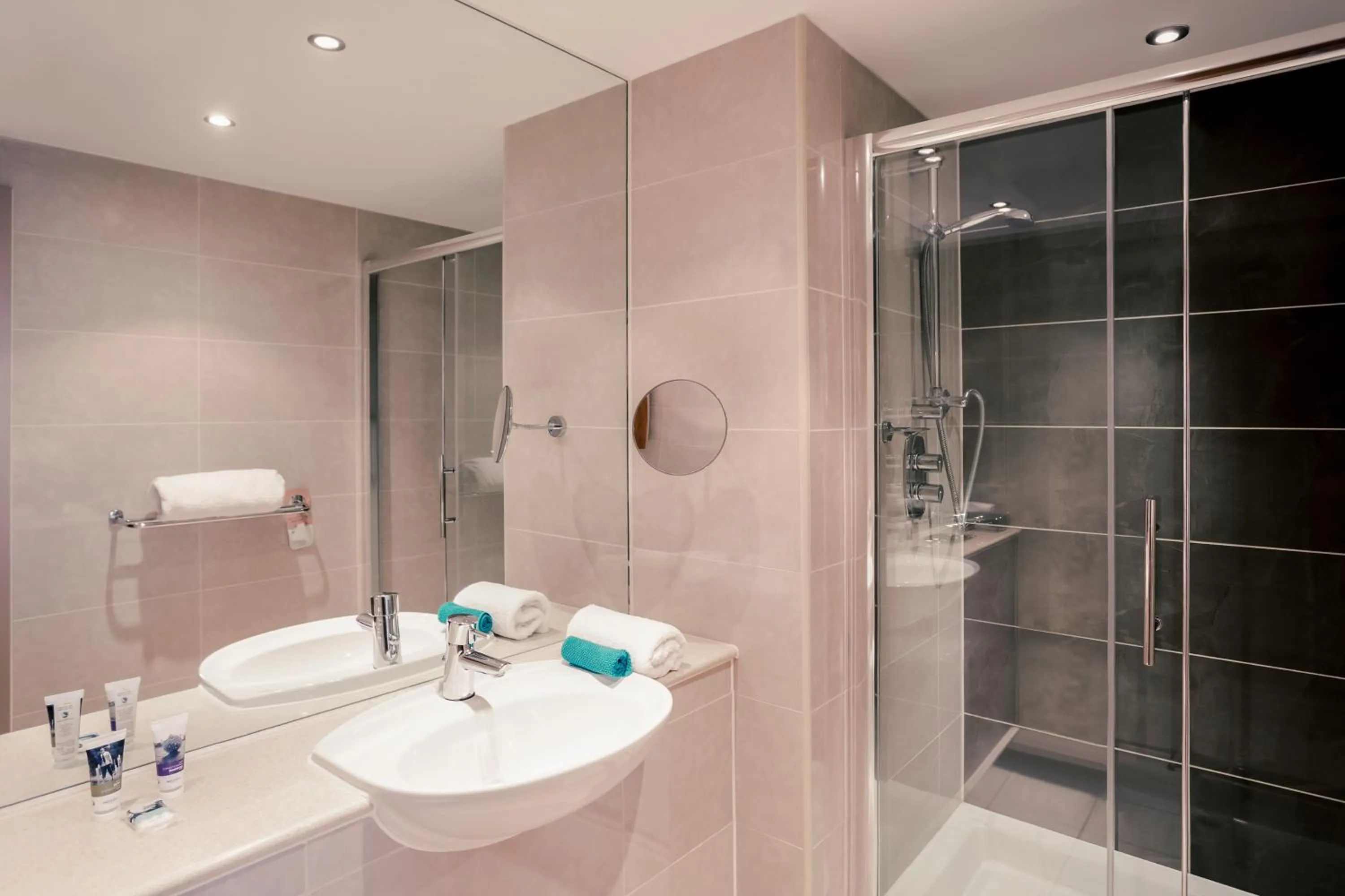 Bathroom in Mercure Bristol Holland House Hotel & Spa