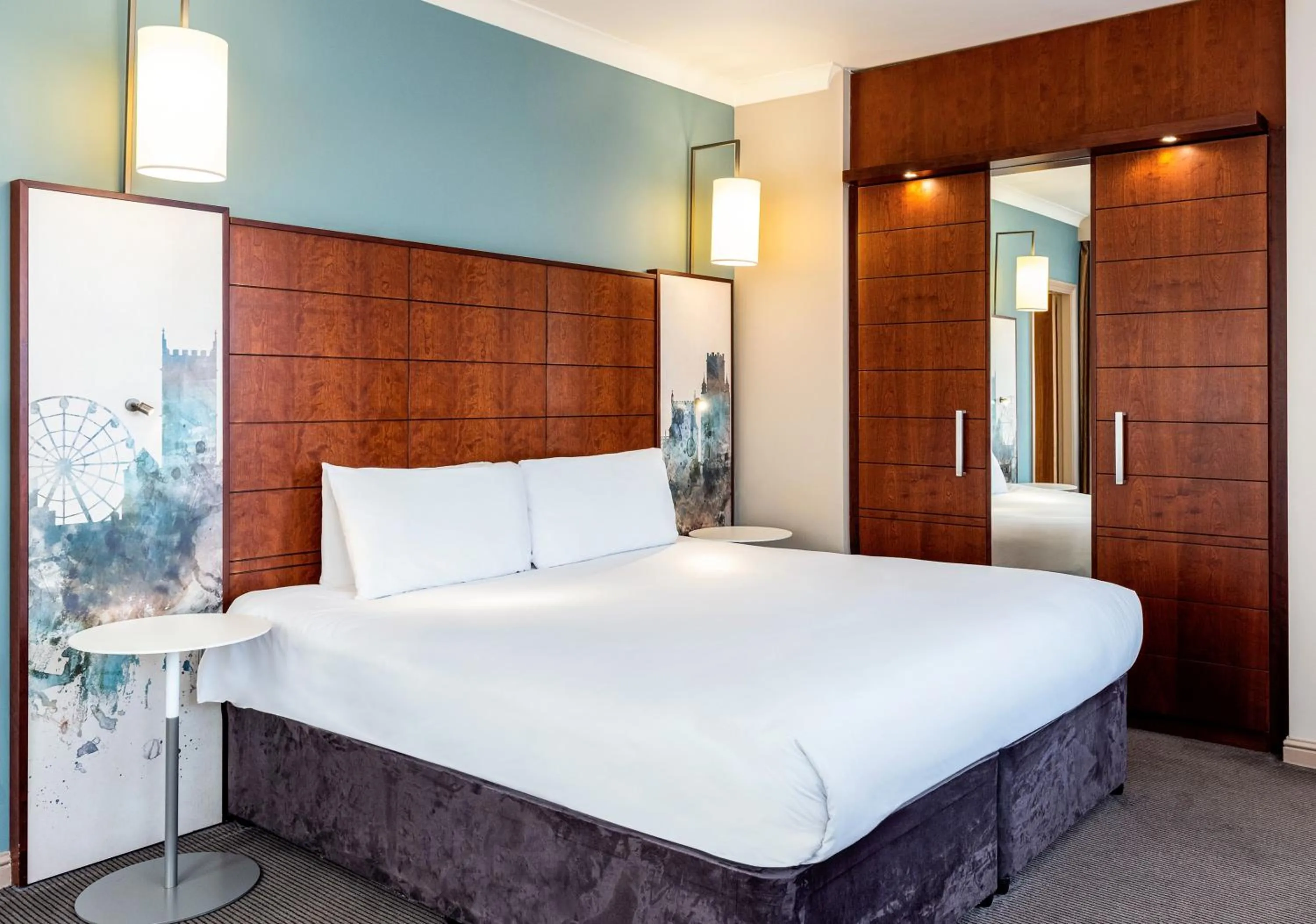 Bed in Mercure Bristol Holland House Hotel & Spa