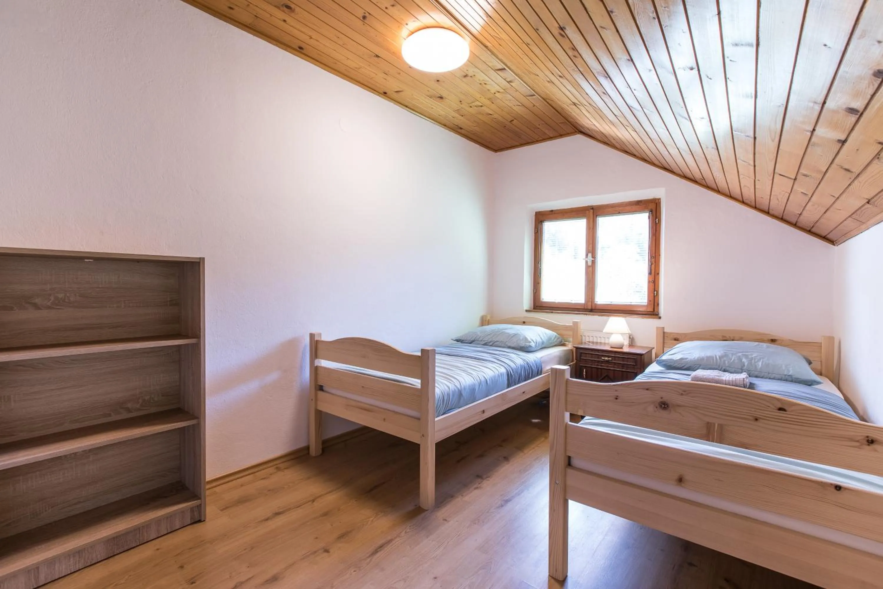 Dolar Rooms